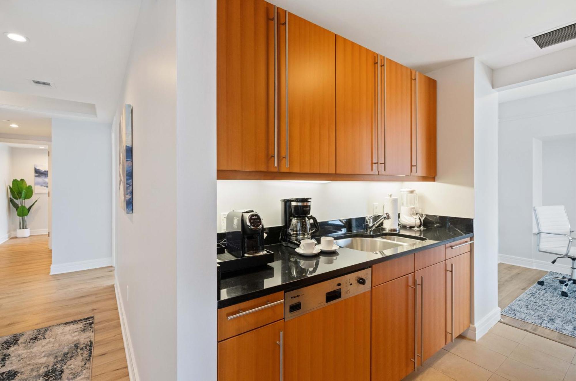 Casiola In Four Seasons Apartment