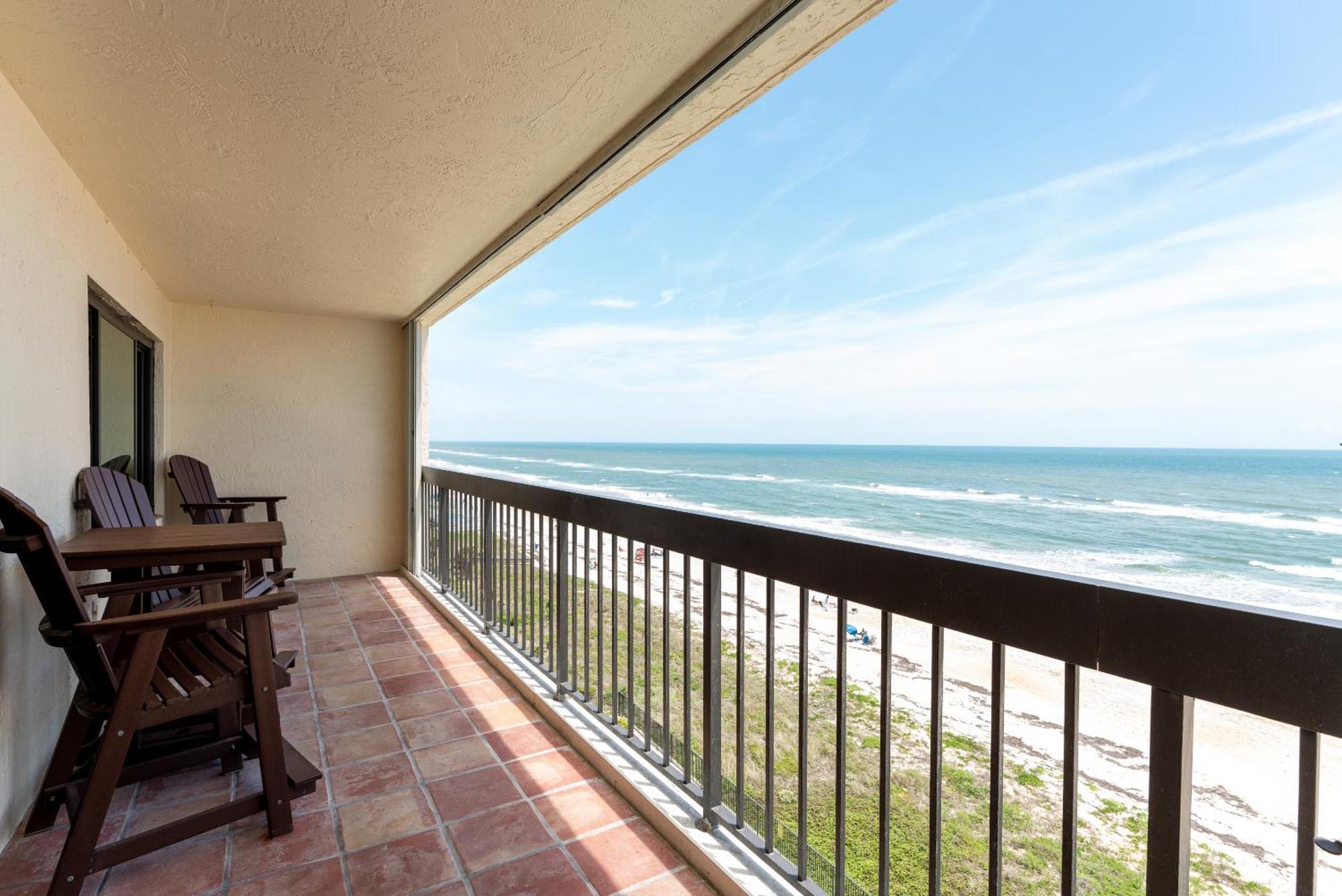 Holiday home Luxury, Direct Oceanfront Unit And Balcony, Southeast Corner, Heated Pool, Garage Parking Ormond Beach