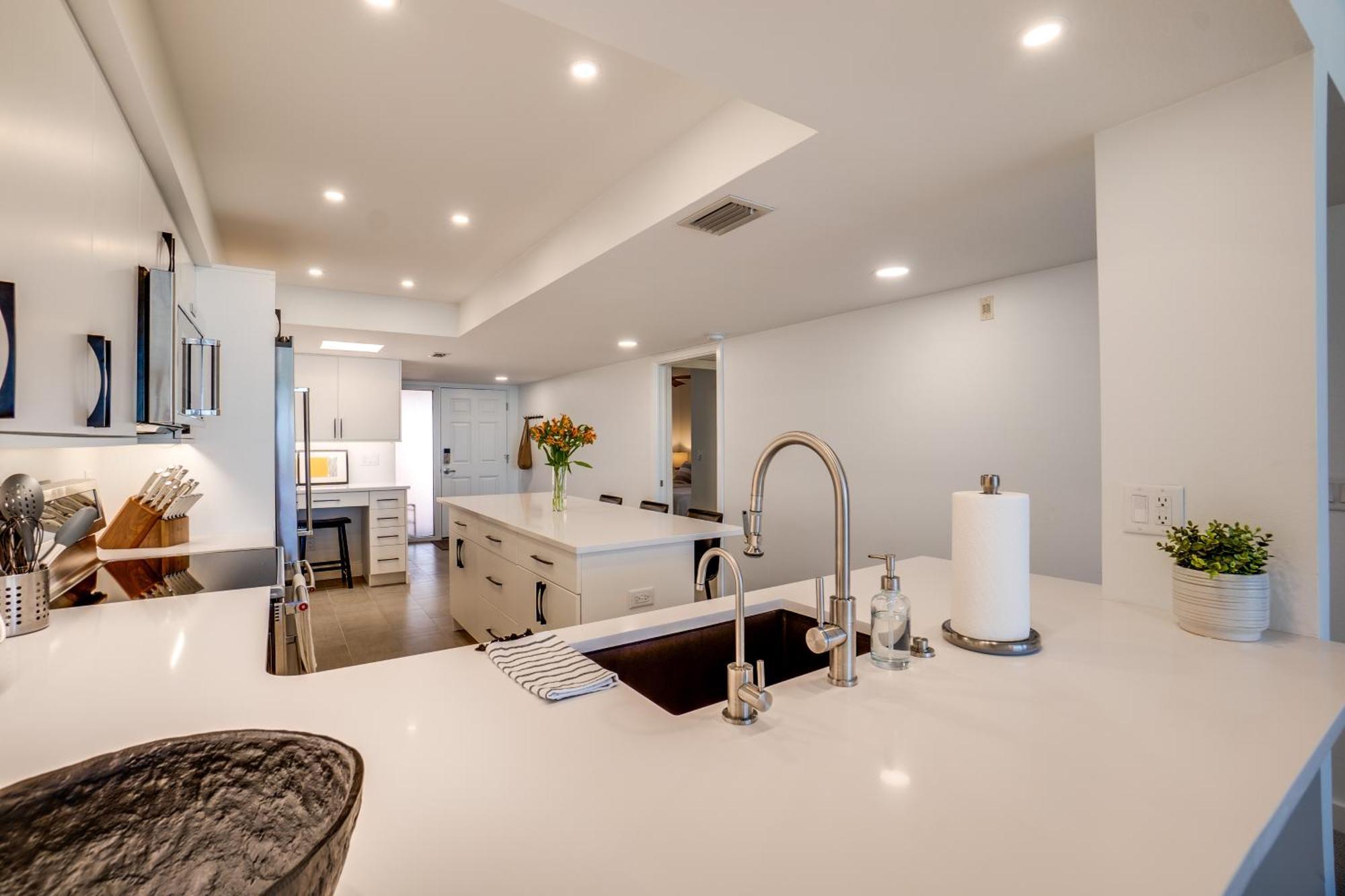 Bella Luna, 2 Bed And 2 Bath Beachfront Holiday home