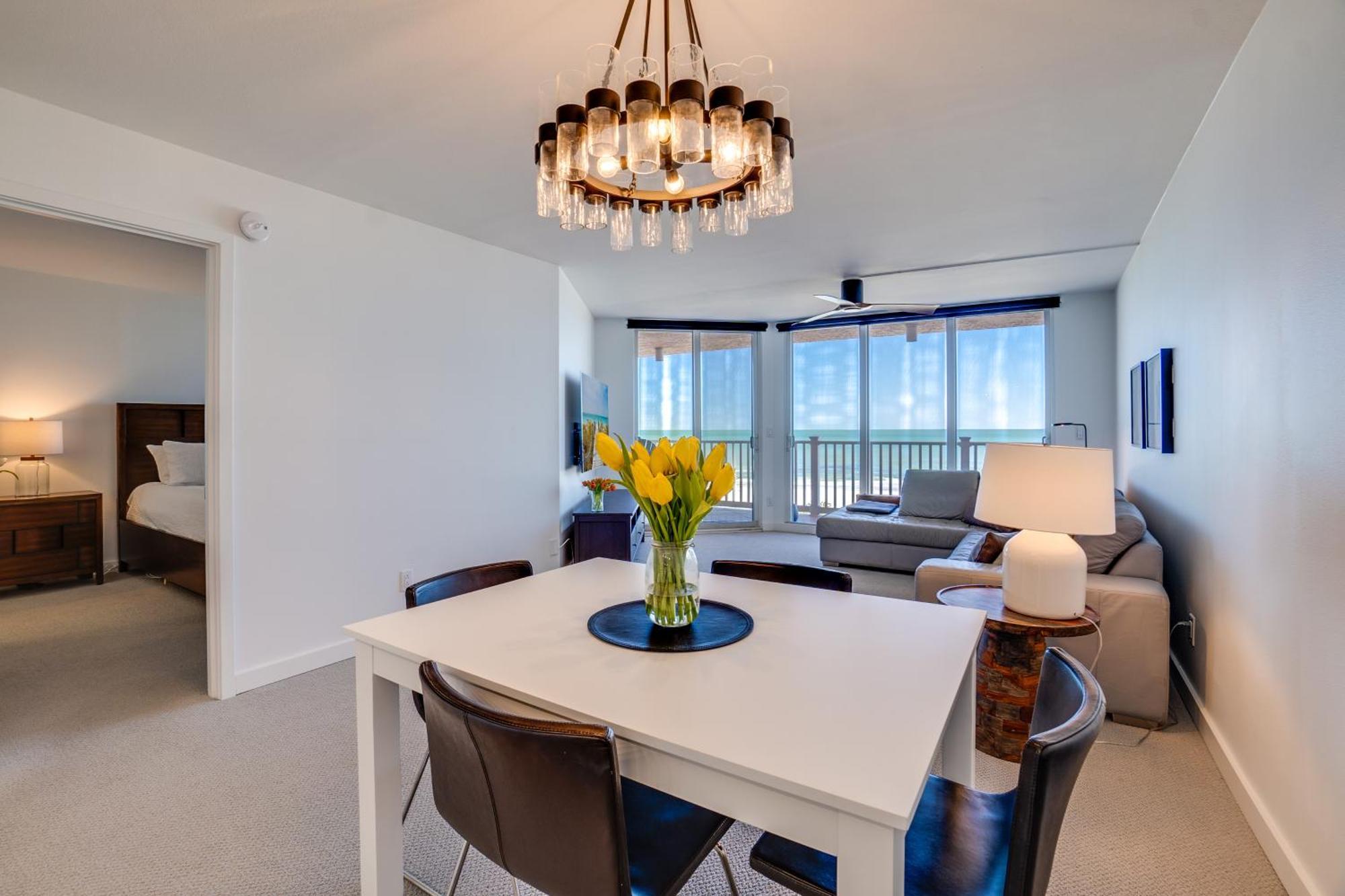 Bella Luna, 2 Bed And 2 Bath Beachfront Holiday home *