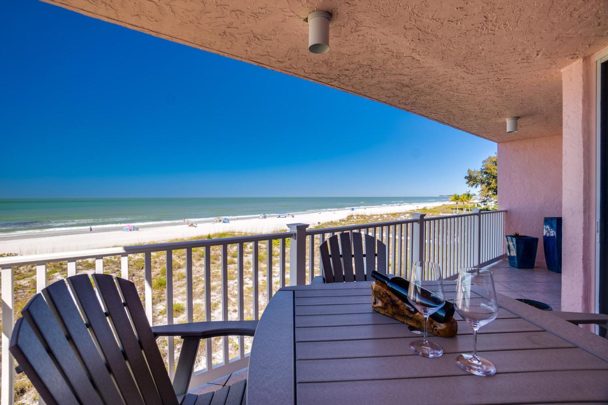 Bella Luna, 2 Bed And 2 Bath Beachfront