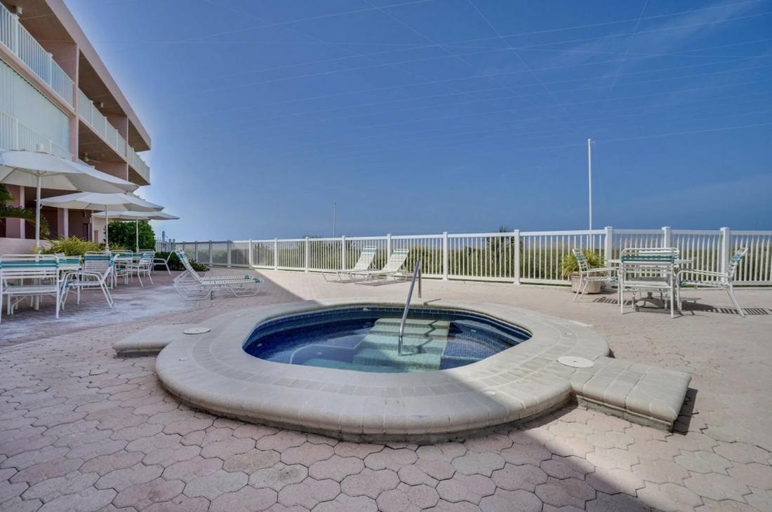 Bella Luna, 2 Bed And 2 Bath Beachfront Holiday home