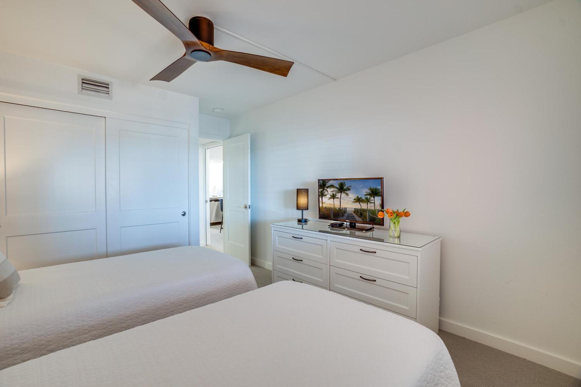 Bella Luna, 2 Bed And 2 Bath Beachfront *