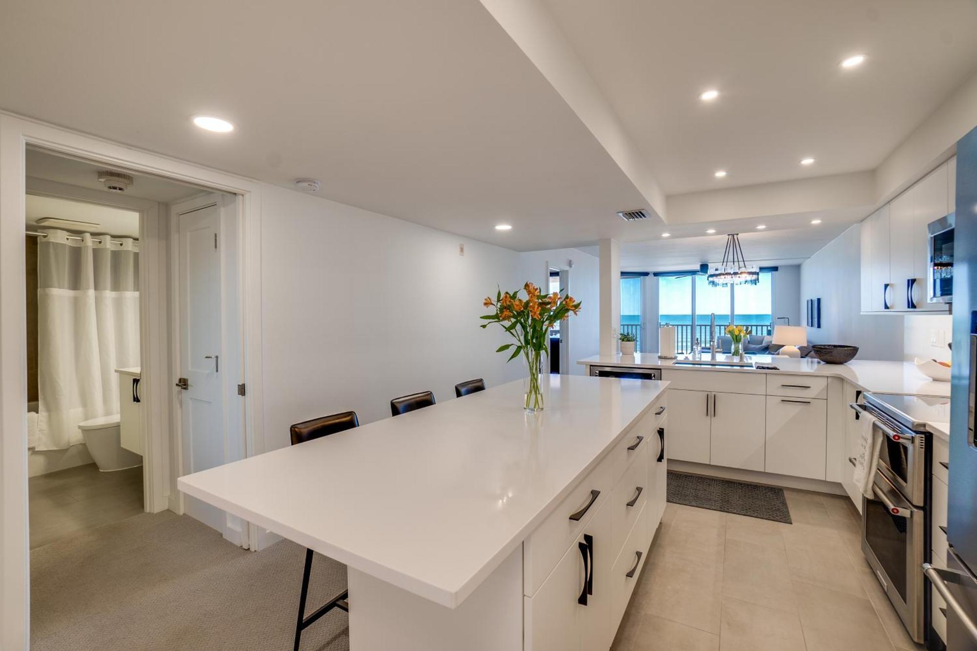 Bella Luna, 2 Bed And 2 Bath Beachfront Holiday home Bradenton Beach