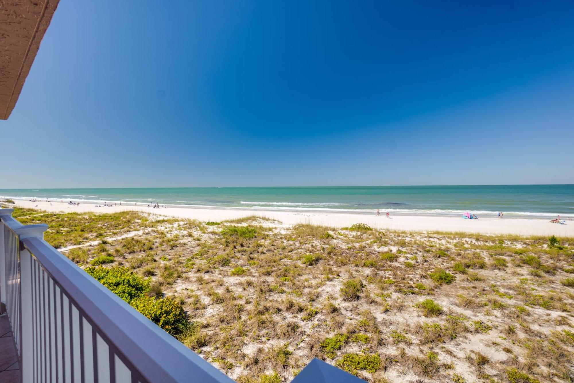 Bella Luna, 2 Bed And 2 Bath Beachfront Holiday home