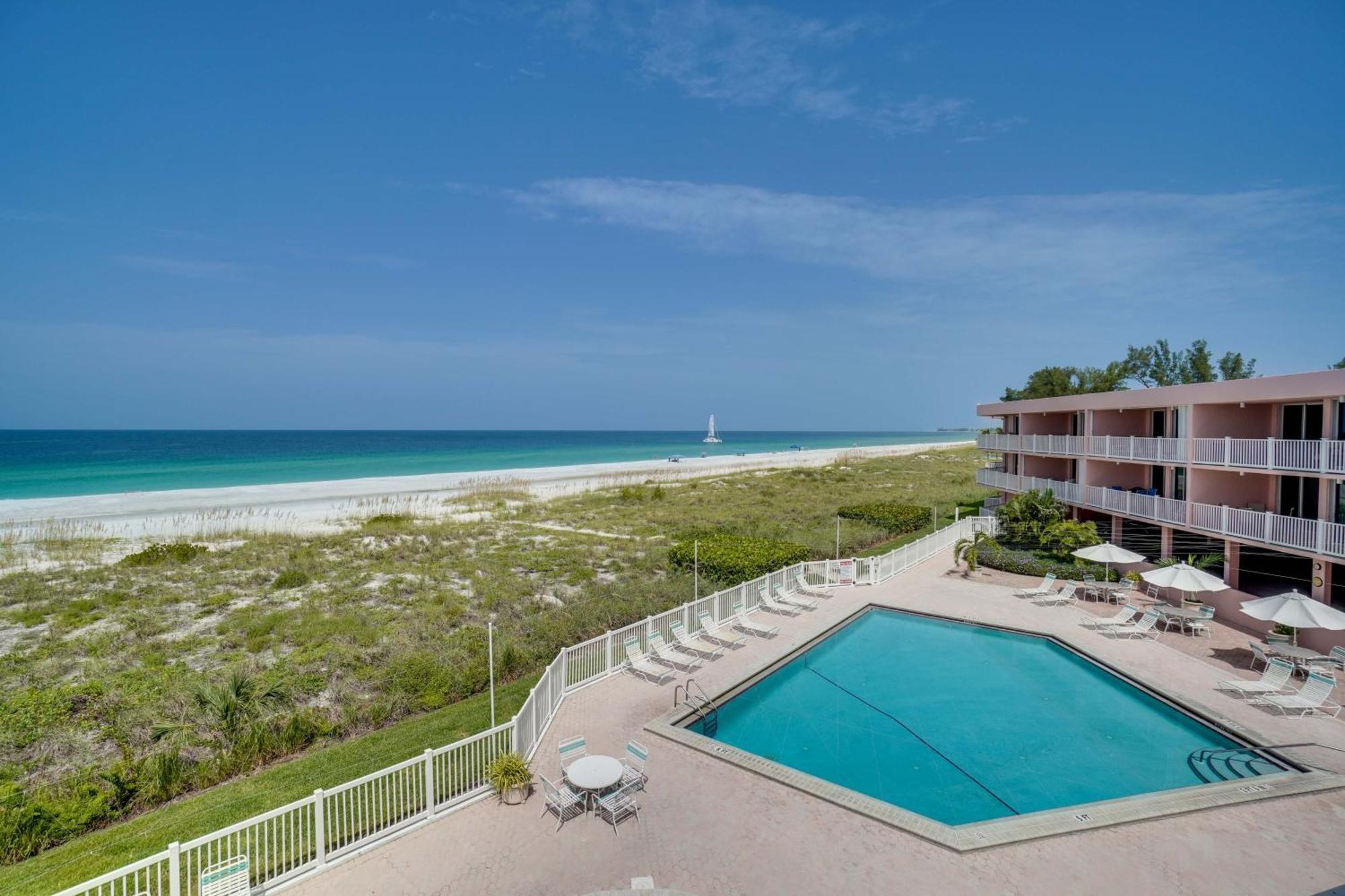 Bella Luna, 2 Bed And 2 Bath Beachfront *