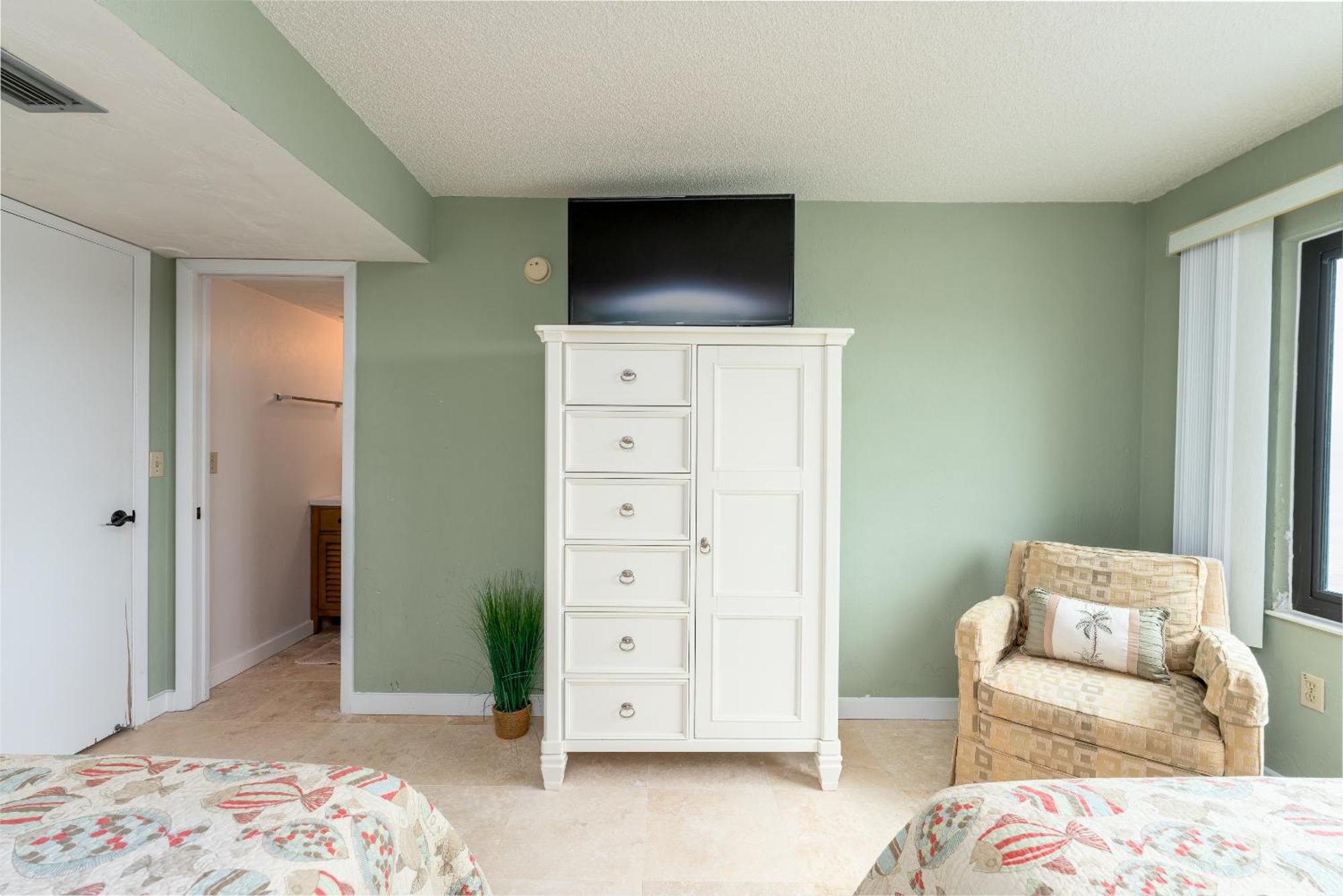 Holiday home Luxury, Direct Oceanfront Unit And Balcony, Southeast Corner, Heated Pool, Garage Parking Ormond Beach