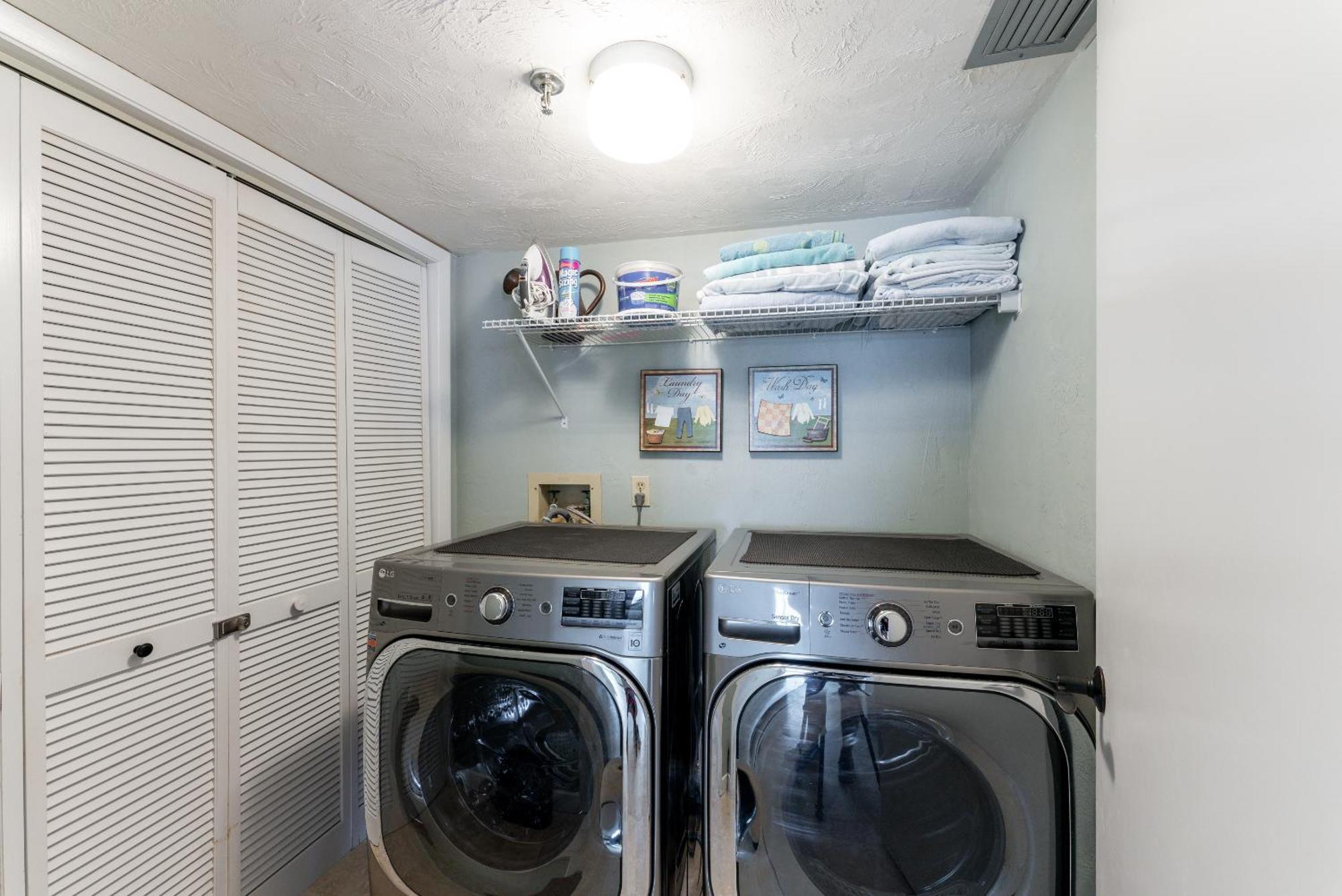 Holiday home Luxury, Direct Oceanfront Unit And Balcony, Southeast Corner, Heated Pool, Garage Parking Ormond Beach