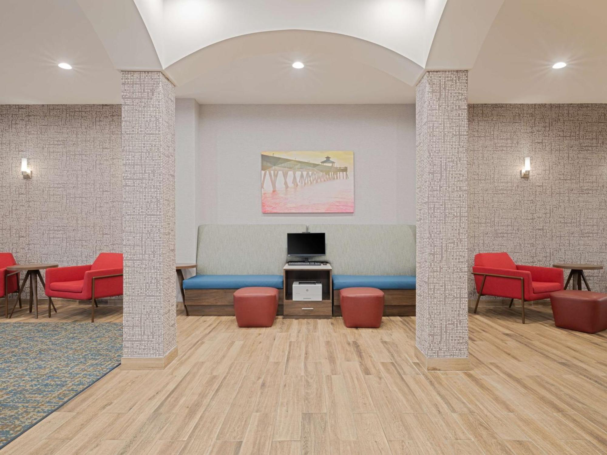 Hampton Deerfield Hotel 3*
