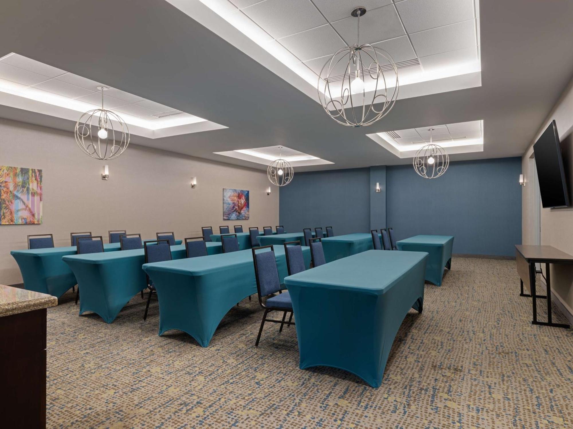 Hotel Hampton Deerfield 3*