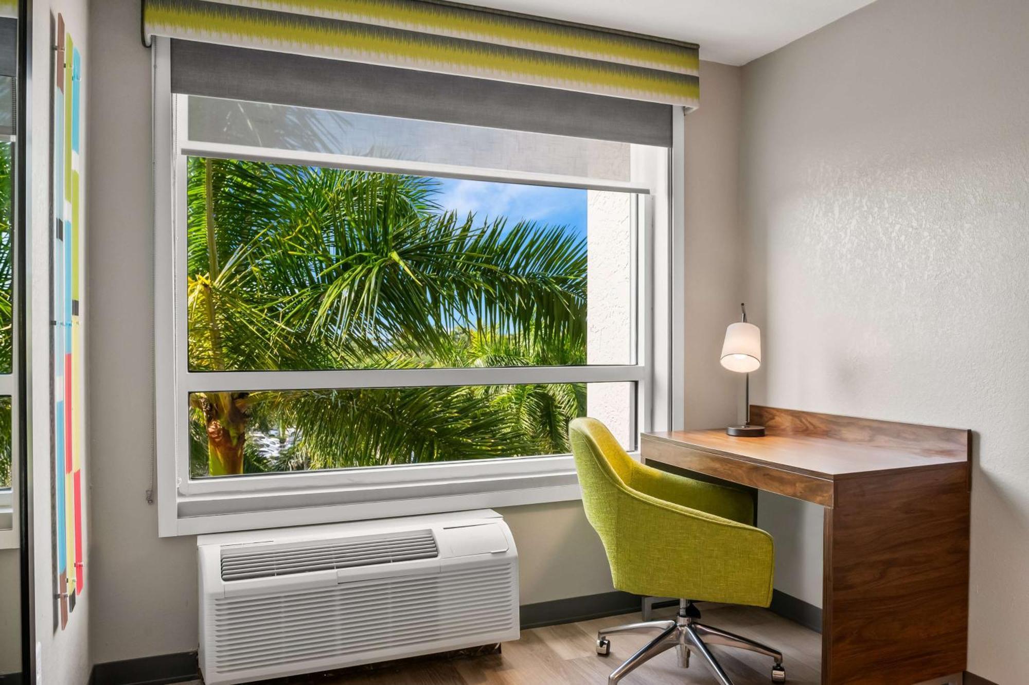 Hampton Lauderdale Hotel 3*
