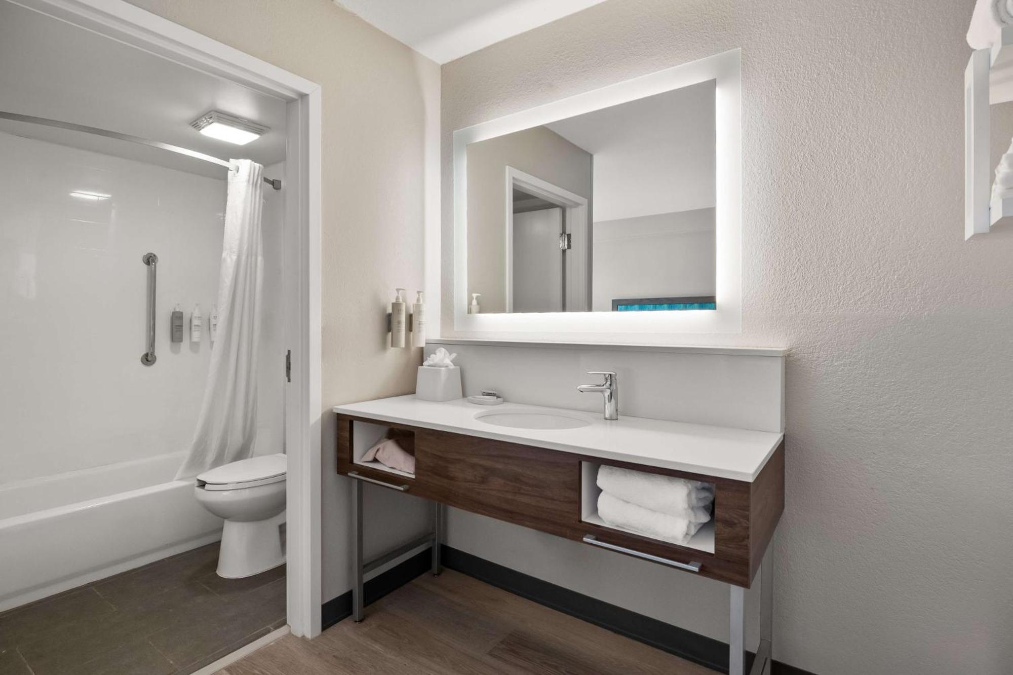 Hampton Lauderdale Hotel 3*