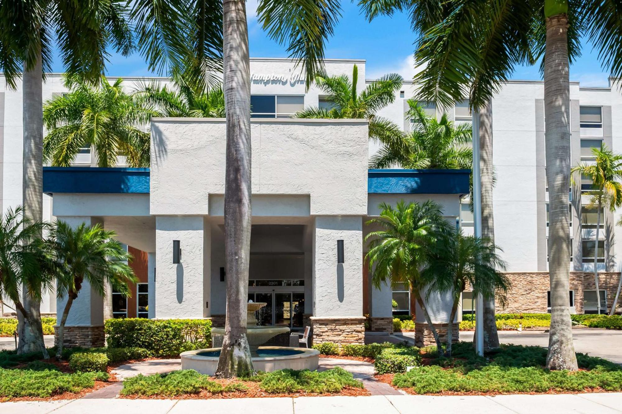 Hampton Lauderdale 3*