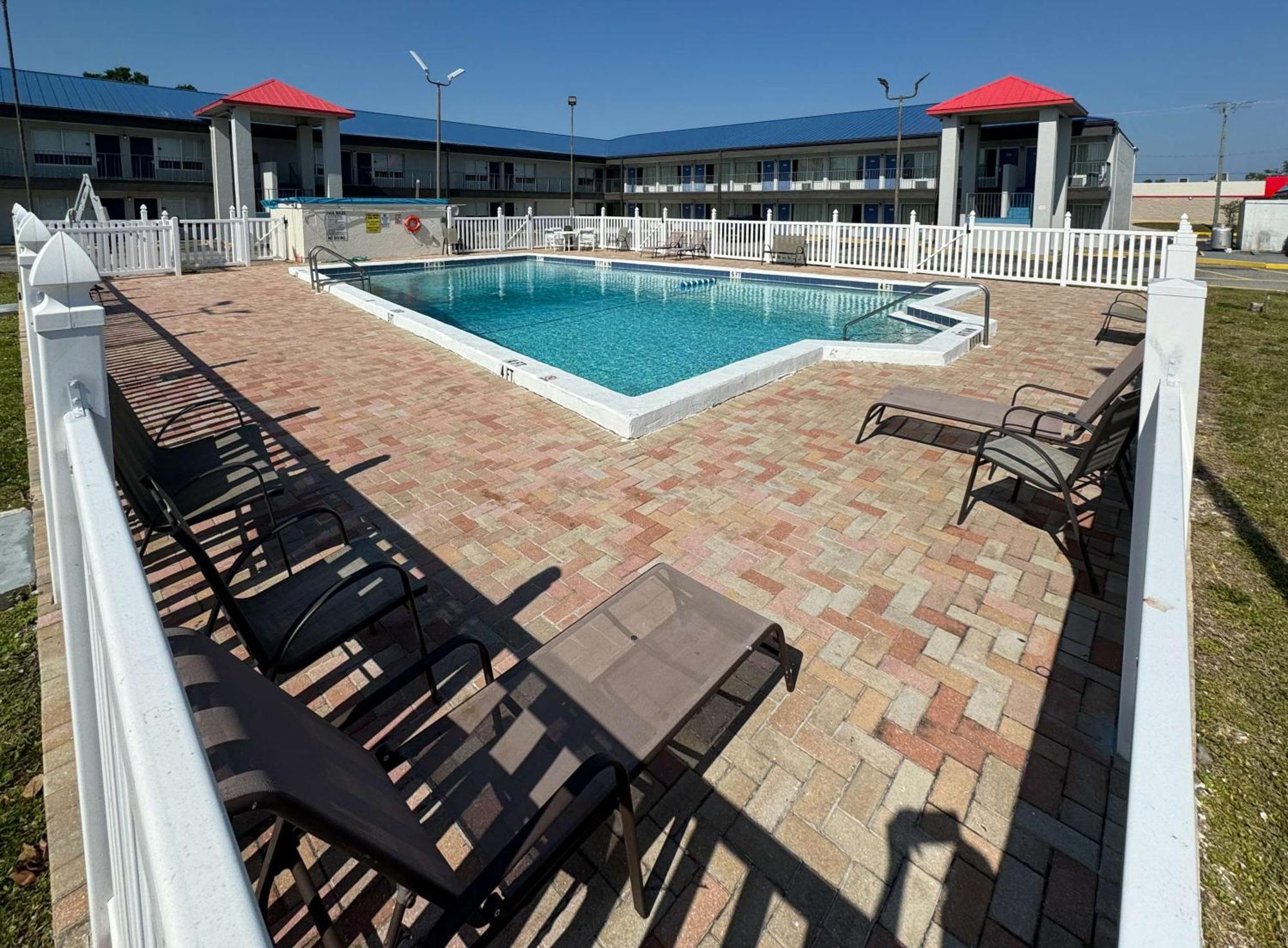 Hotel 6 Englewood, Fl 2*