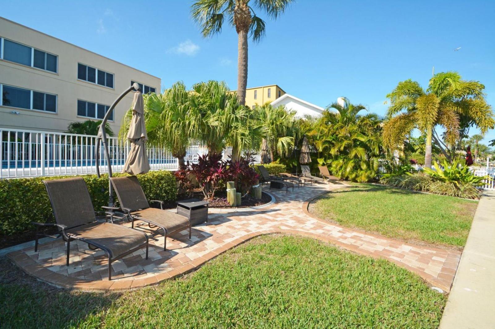 Treasure Island Beach, Fl Waterfront Located Steps Away From The Intracoastal Waterway Apartment *