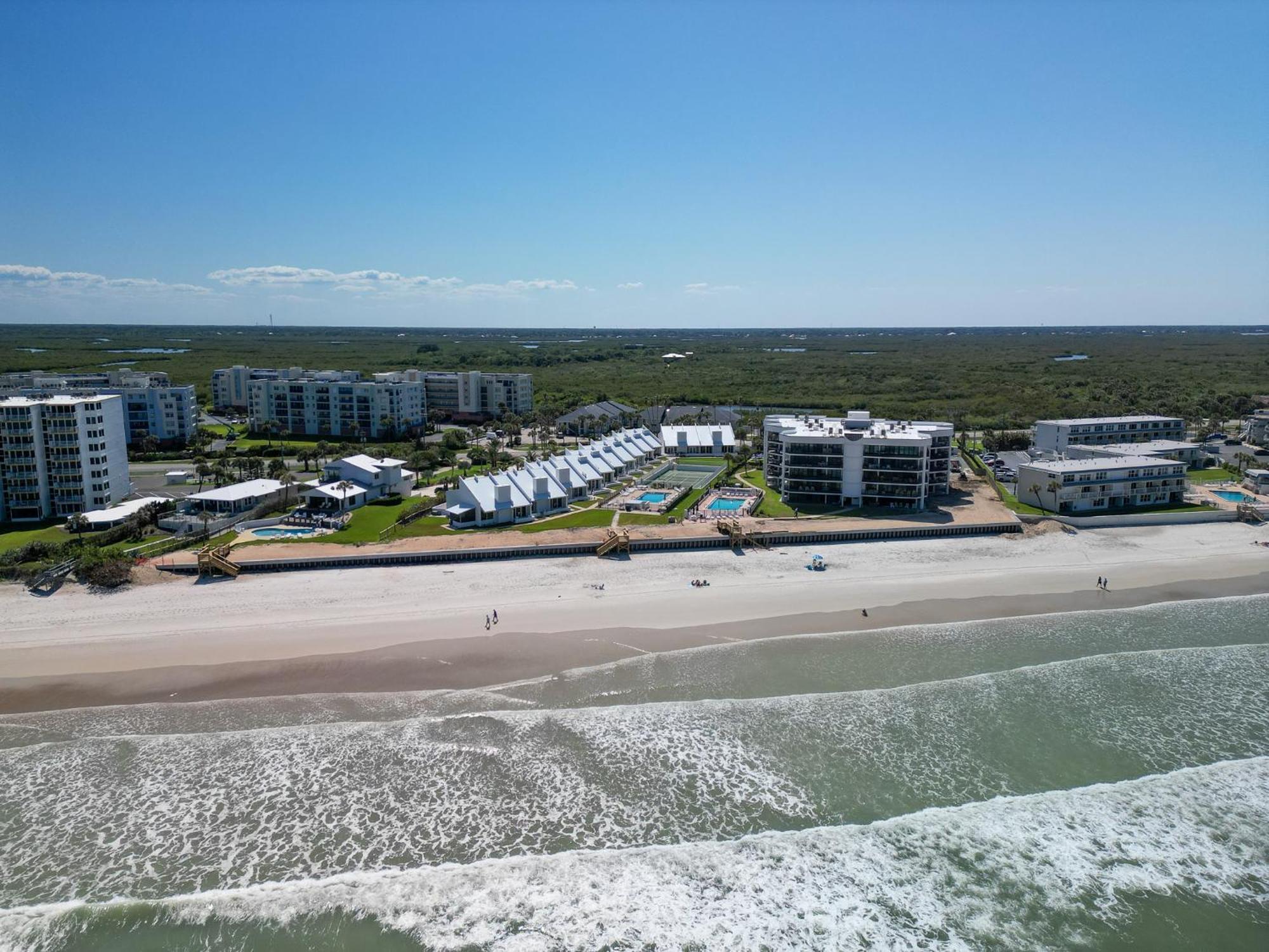 Ground Floor Beachfront With Steps To The And Pool & Access New Smyrna Beach