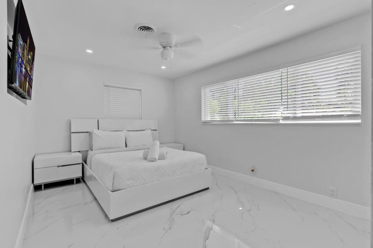 Pompano Gem, 1 Mi To & 12 Pickleball Courts Pompano Beach