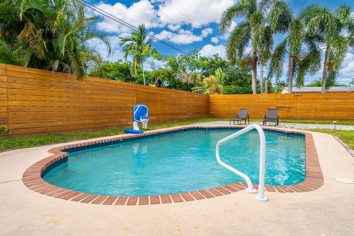 Pompano Gem, 1 Mi To & 12 Pickleball Courts Pompano Beach
