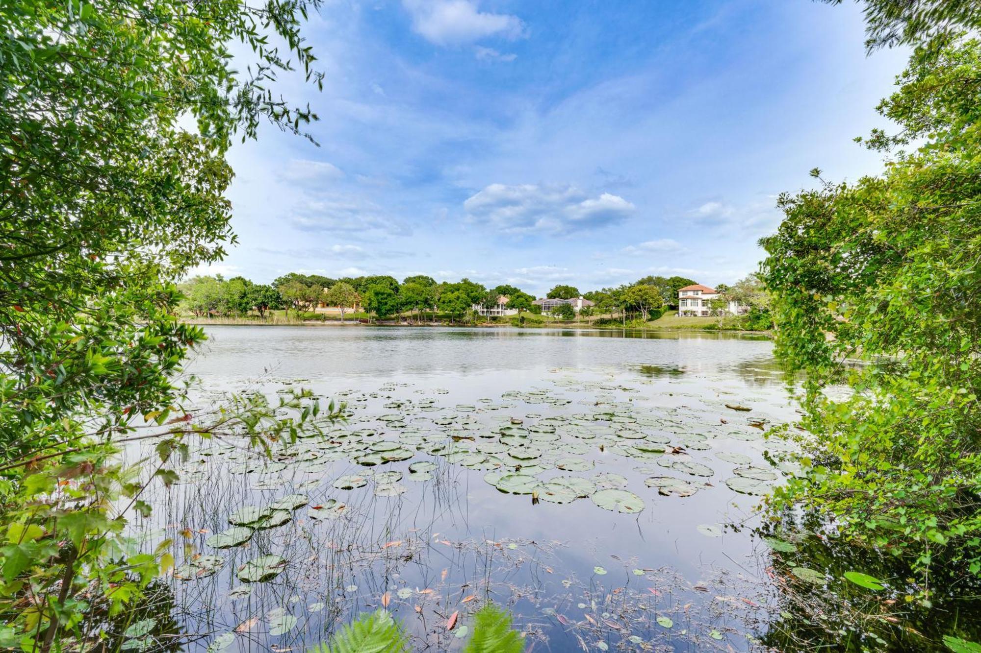 Holiday home Lakeside Getaway - 10 Mi To World! *