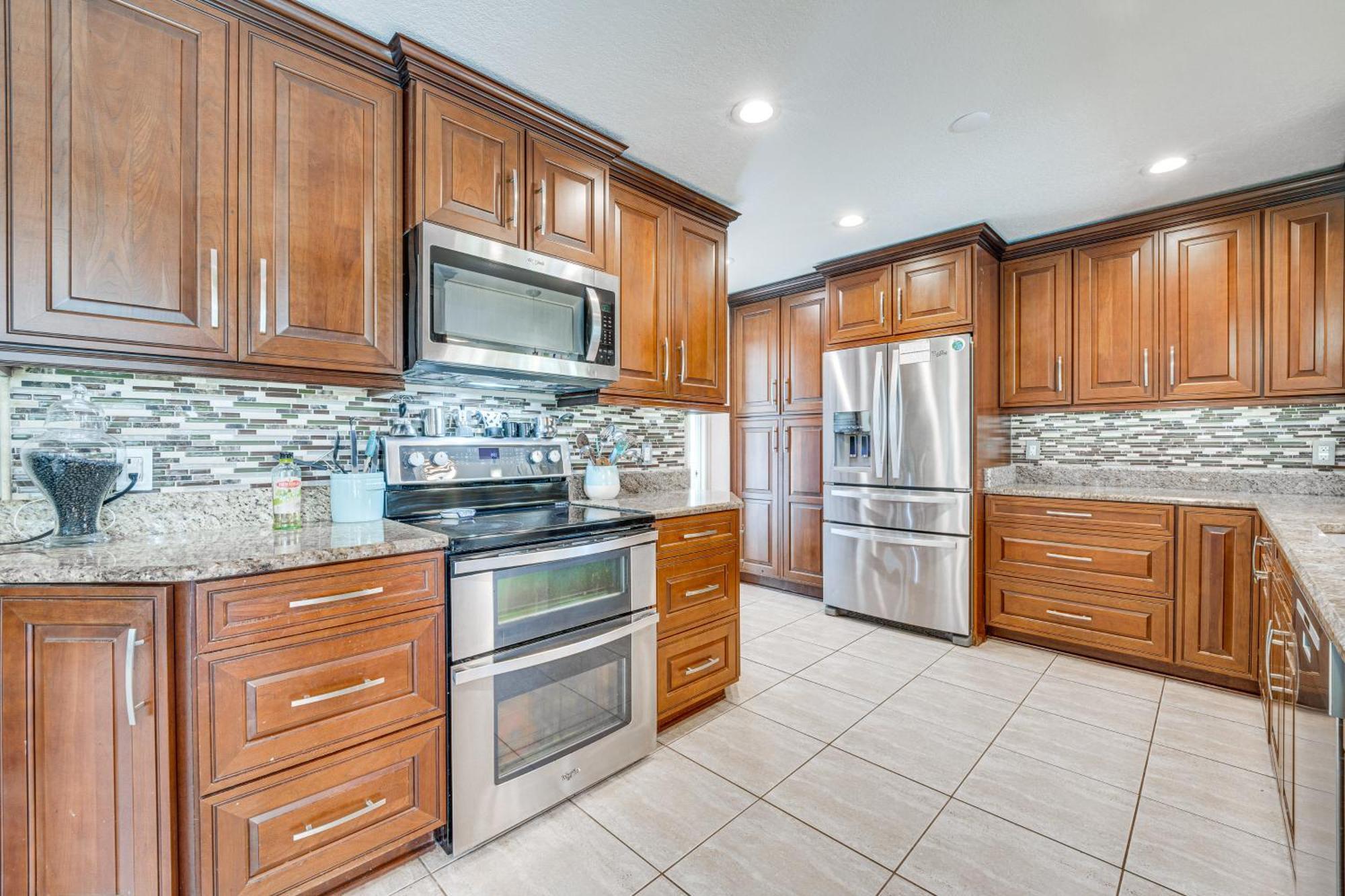 Lakeside Getaway - 10 Mi To World! Orlando