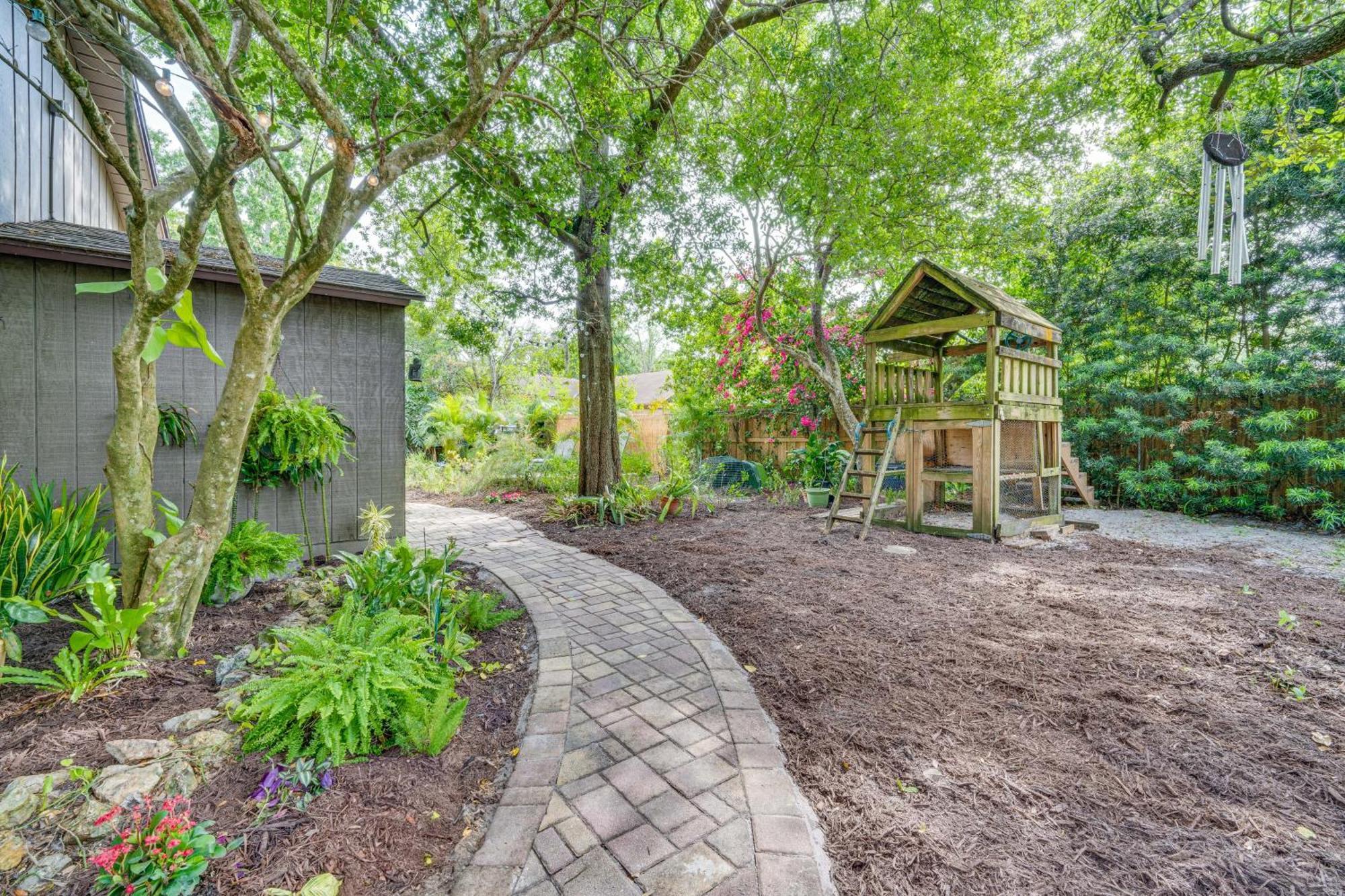 Holiday home Lakeside Getaway - 10 Mi To World! *