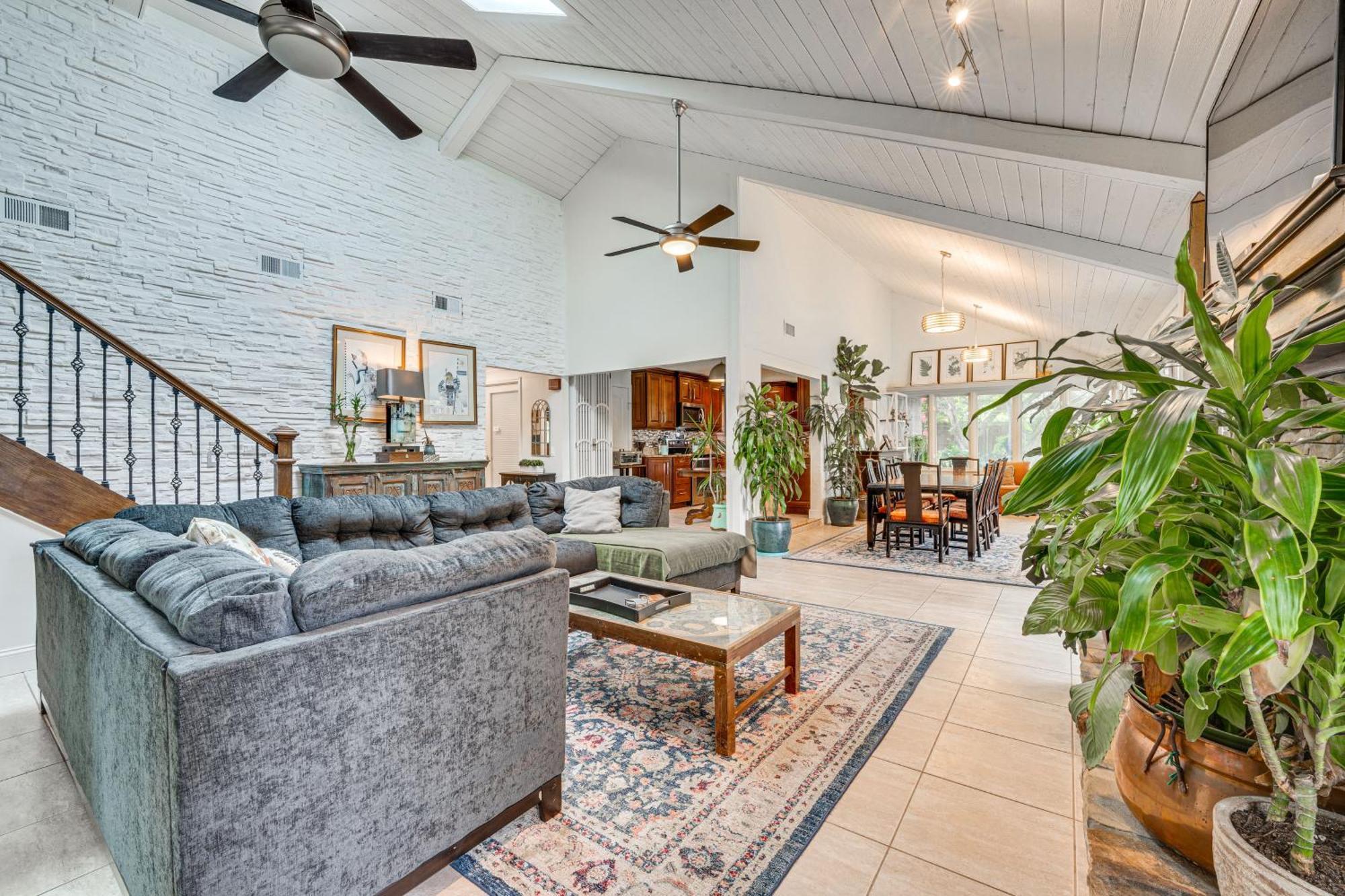 Holiday home Lakeside Getaway - 10 Mi To World!