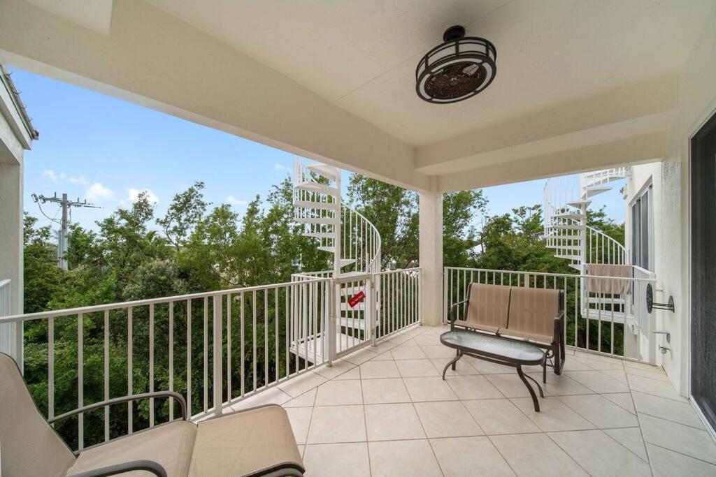 Vacay Vibes-2 Pools, Beach, Pickleball, Coffee Bar, Food Truck Key Largo