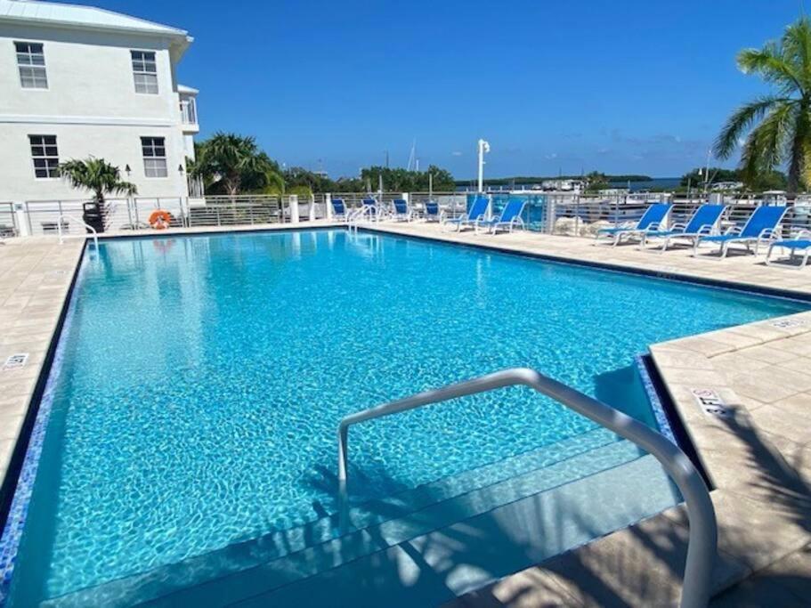 Vacay Vibes-2 Pools, Beach, Pickleball, Coffee Bar, Food Truck Key Largo