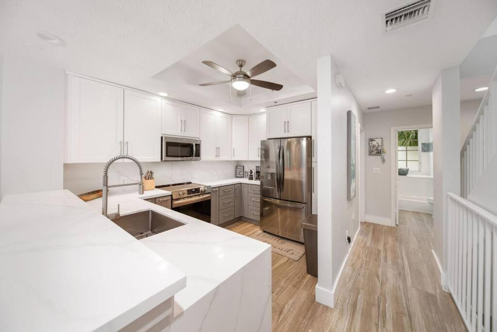 Holiday home Vacay Vibes-2 Pools, Beach, Pickleball, Coffee Bar, Food Truck *