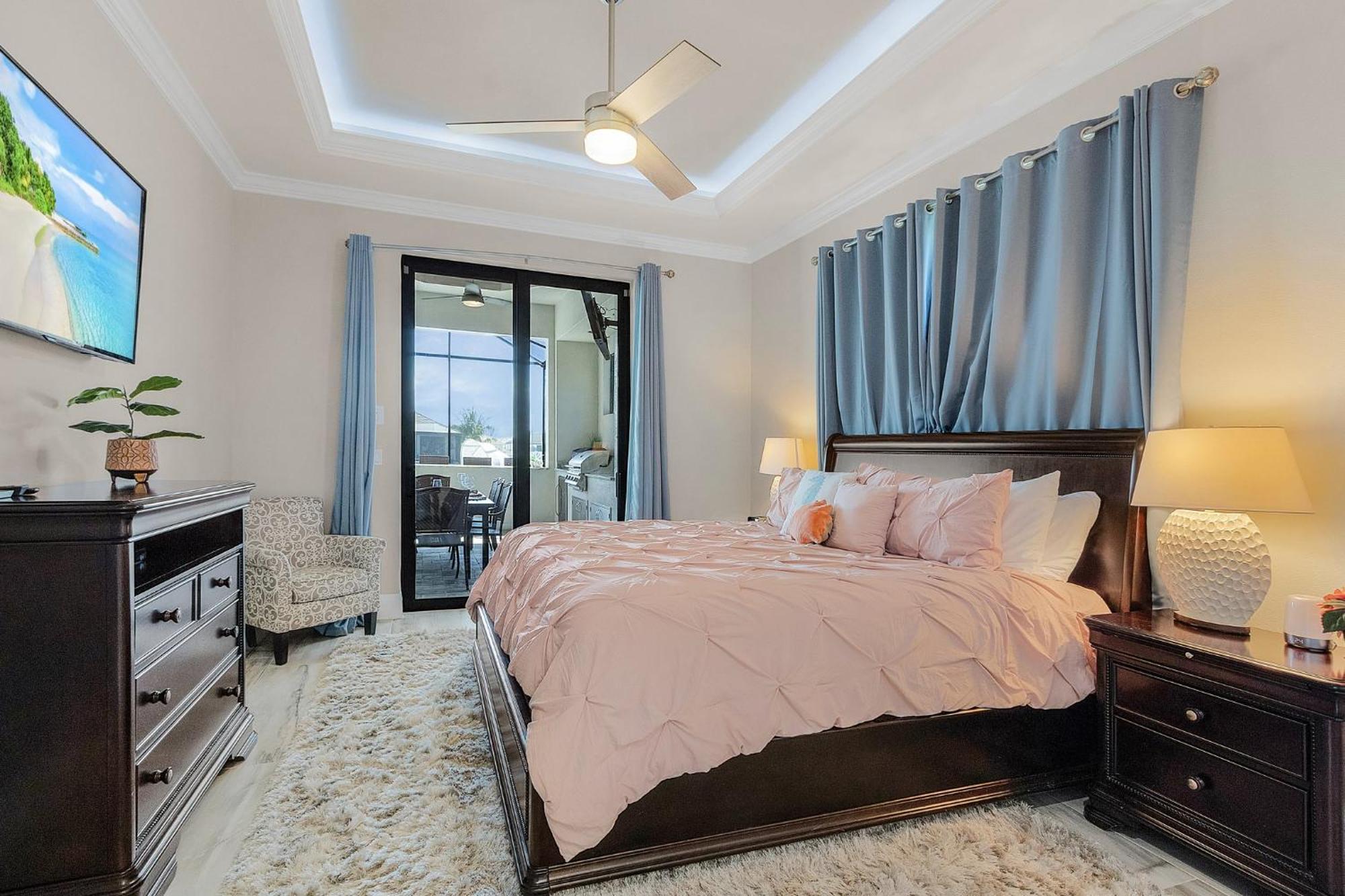 Holiday home Gulf Access, Putting Green, Outdoor Kitchen, Heated Pool & & More! - Captain's Quarters