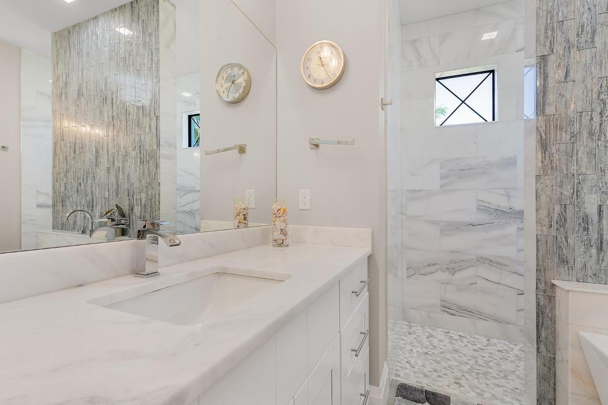 Gulf Access, Putting Green, Outdoor Kitchen, Heated Pool & & More! - Captain's Quarters Matlacha