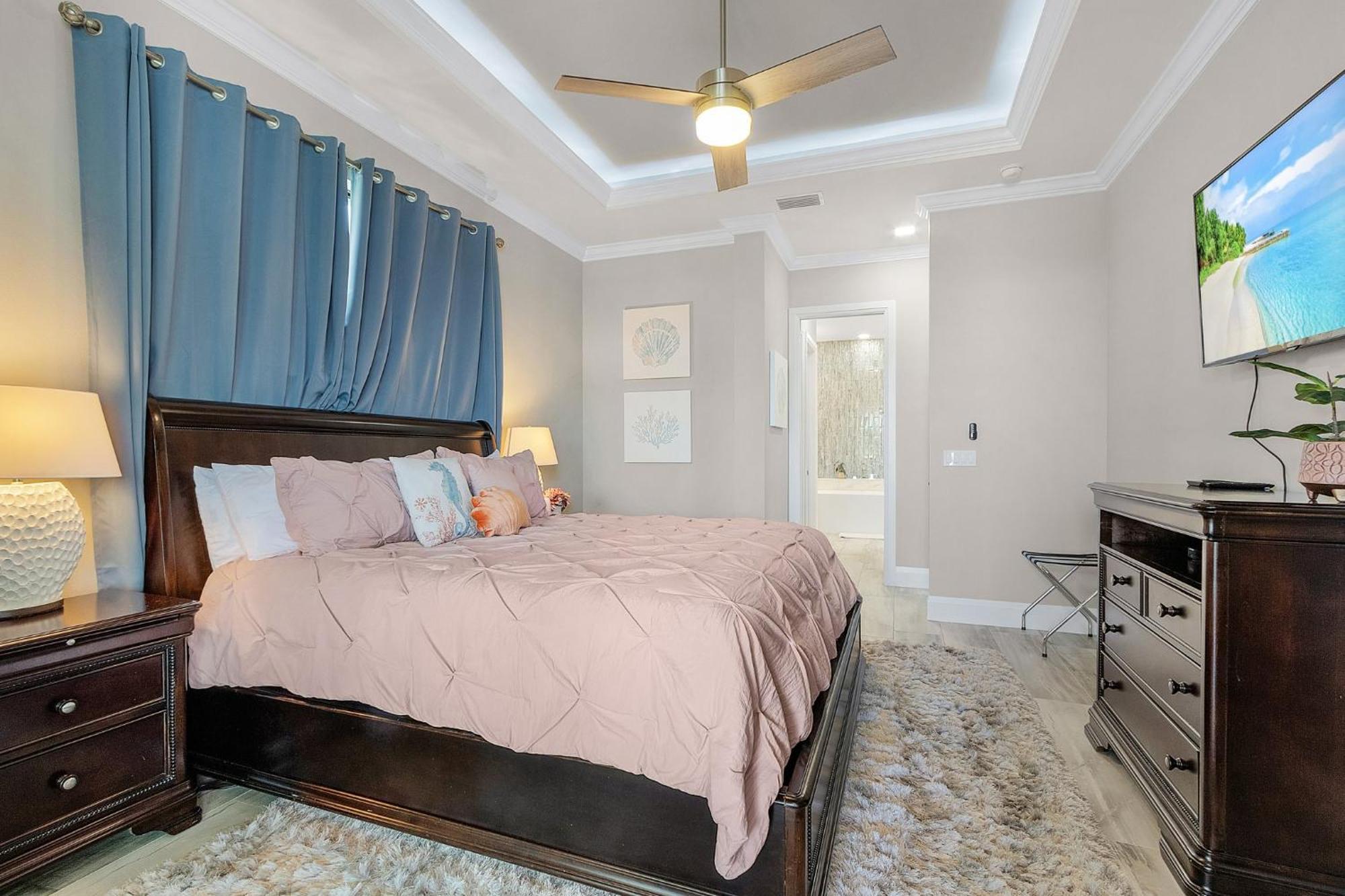 Gulf Access, Putting Green, Outdoor Kitchen, Heated Pool & & More! - Captain's Quarters Matlacha