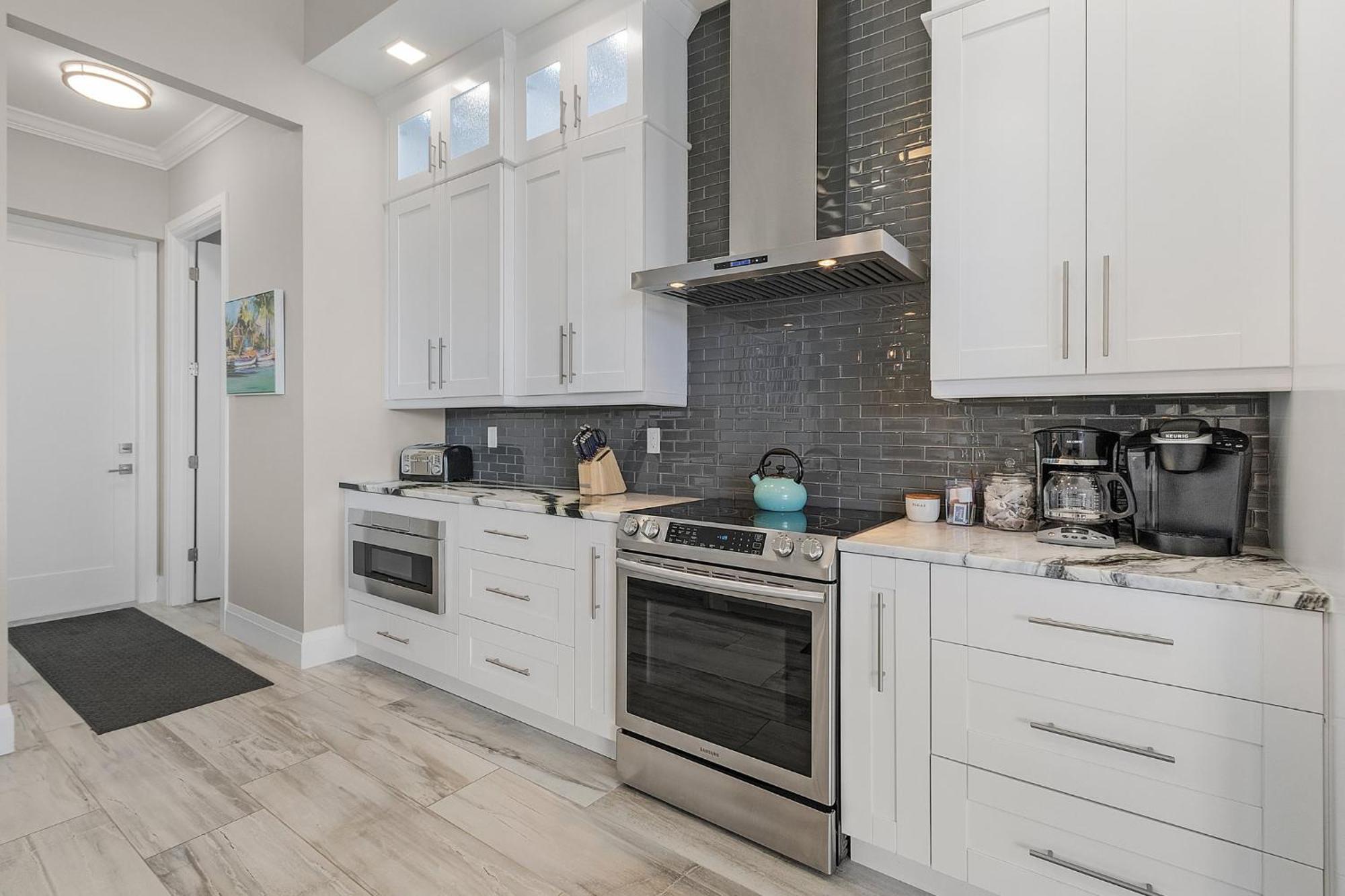Gulf Access, Putting Green, Outdoor Kitchen, Heated Pool & & More! - Captain's Quarters Matlacha