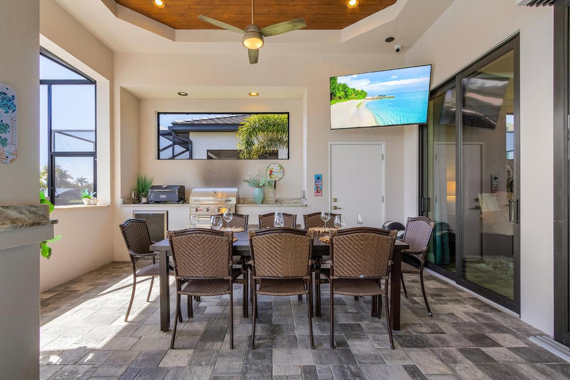 Holiday home Gulf Access, Putting Green, Outdoor Kitchen, Heated Pool & & More! - Captain's Quarters