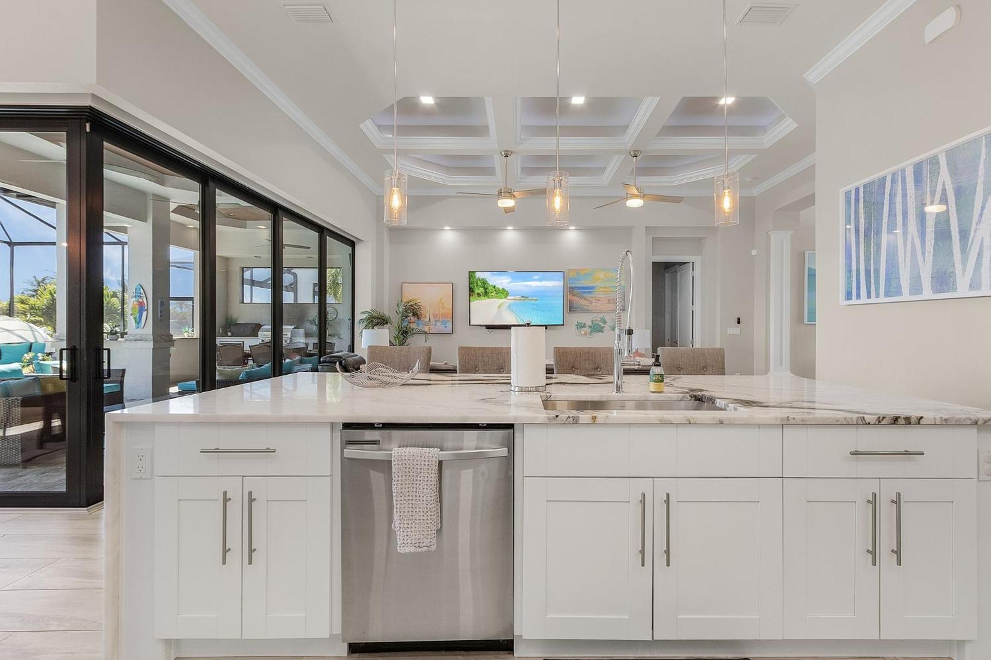 Gulf Access, Putting Green, Outdoor Kitchen, Heated Pool & & More! - Captain's Quarters Matlacha