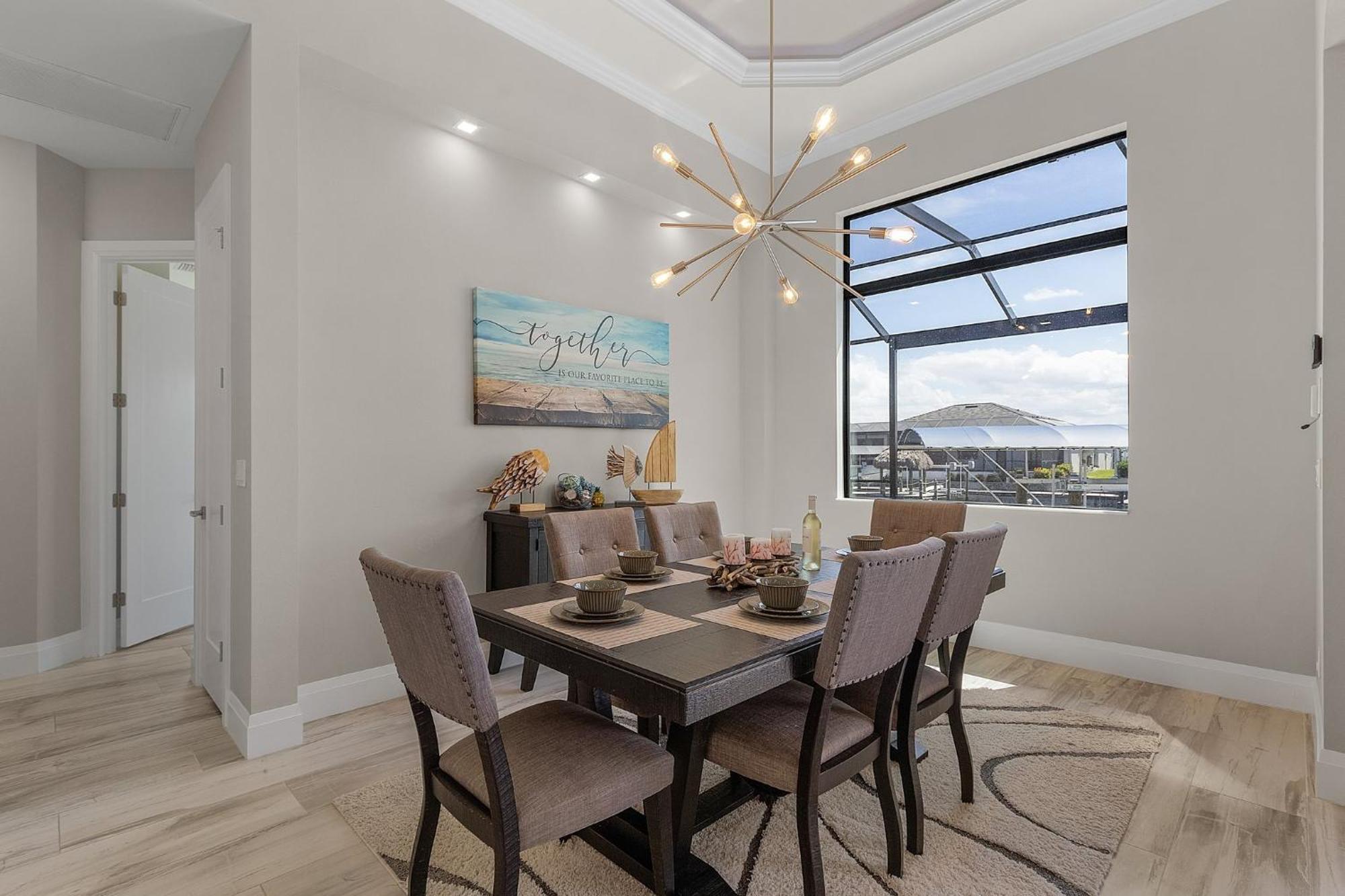 Holiday home Gulf Access, Putting Green, Outdoor Kitchen, Heated Pool & & More! - Captain's Quarters Matlacha