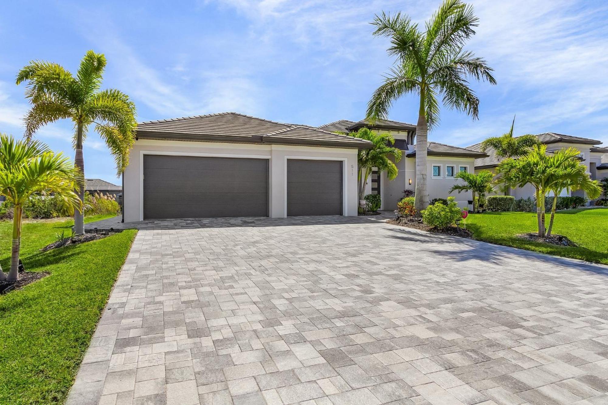 Gulf Access, Putting Green, Outdoor Kitchen, Heated Pool & & More! - Captain's Quarters Matlacha