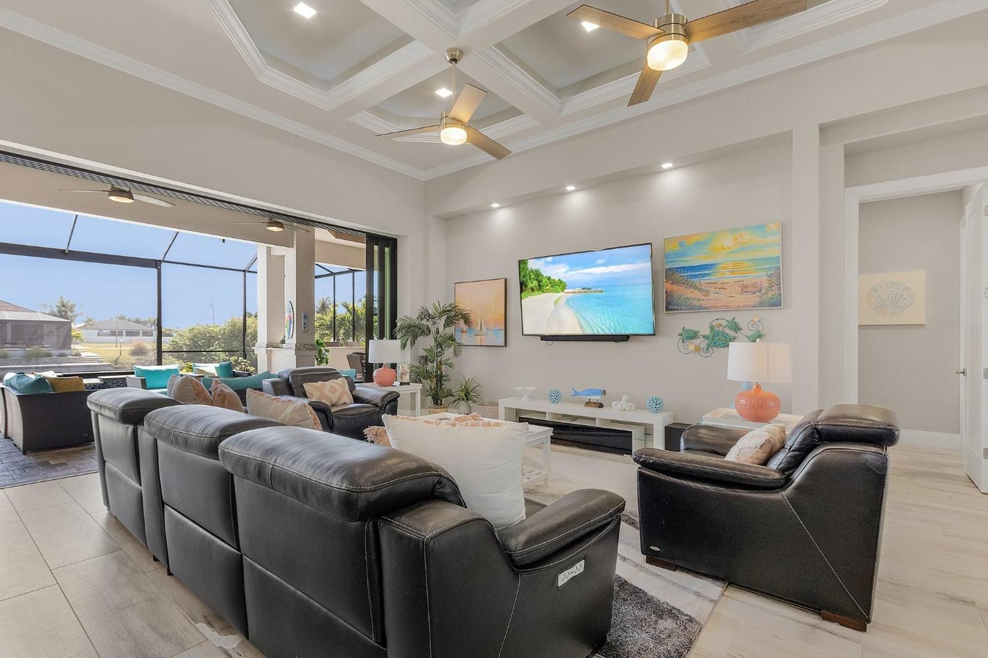 Holiday home Gulf Access, Putting Green, Outdoor Kitchen, Heated Pool & & More! - Captain's Quarters Matlacha