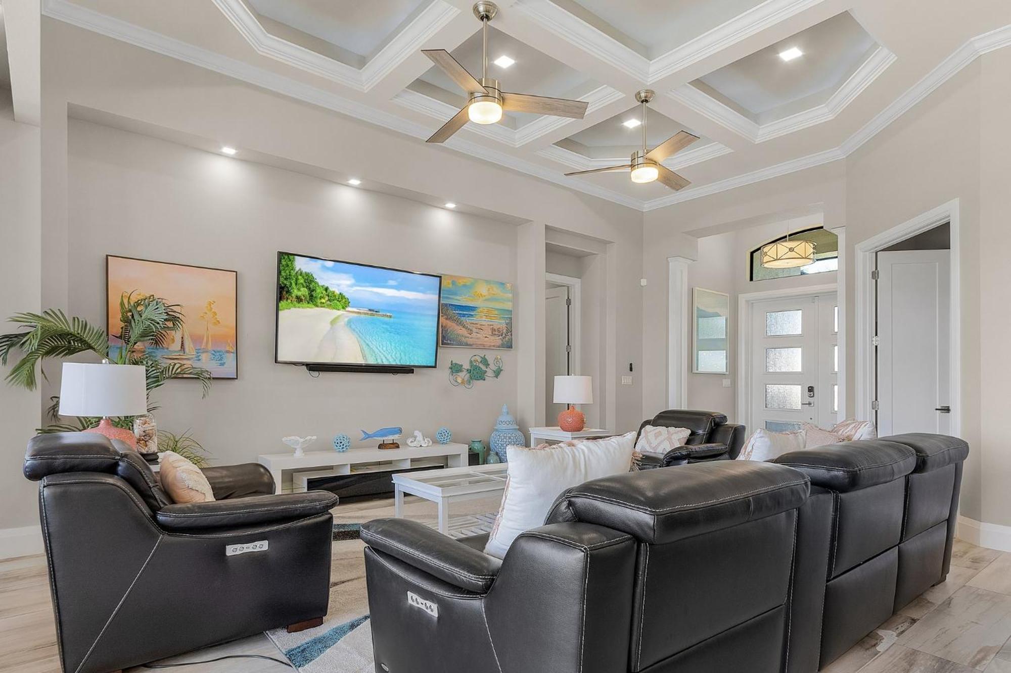 Holiday home Gulf Access, Putting Green, Outdoor Kitchen, Heated Pool & & More! - Captain's Quarters Matlacha