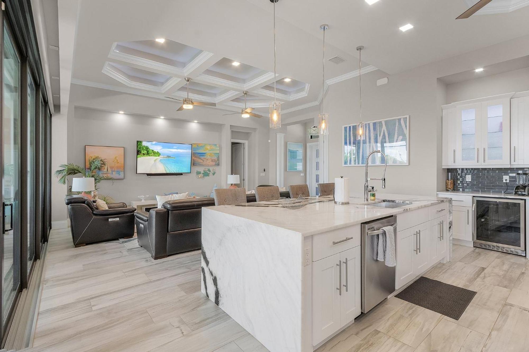 Gulf Access, Putting Green, Outdoor Kitchen, Heated Pool & & More! - Captain's Quarters Matlacha