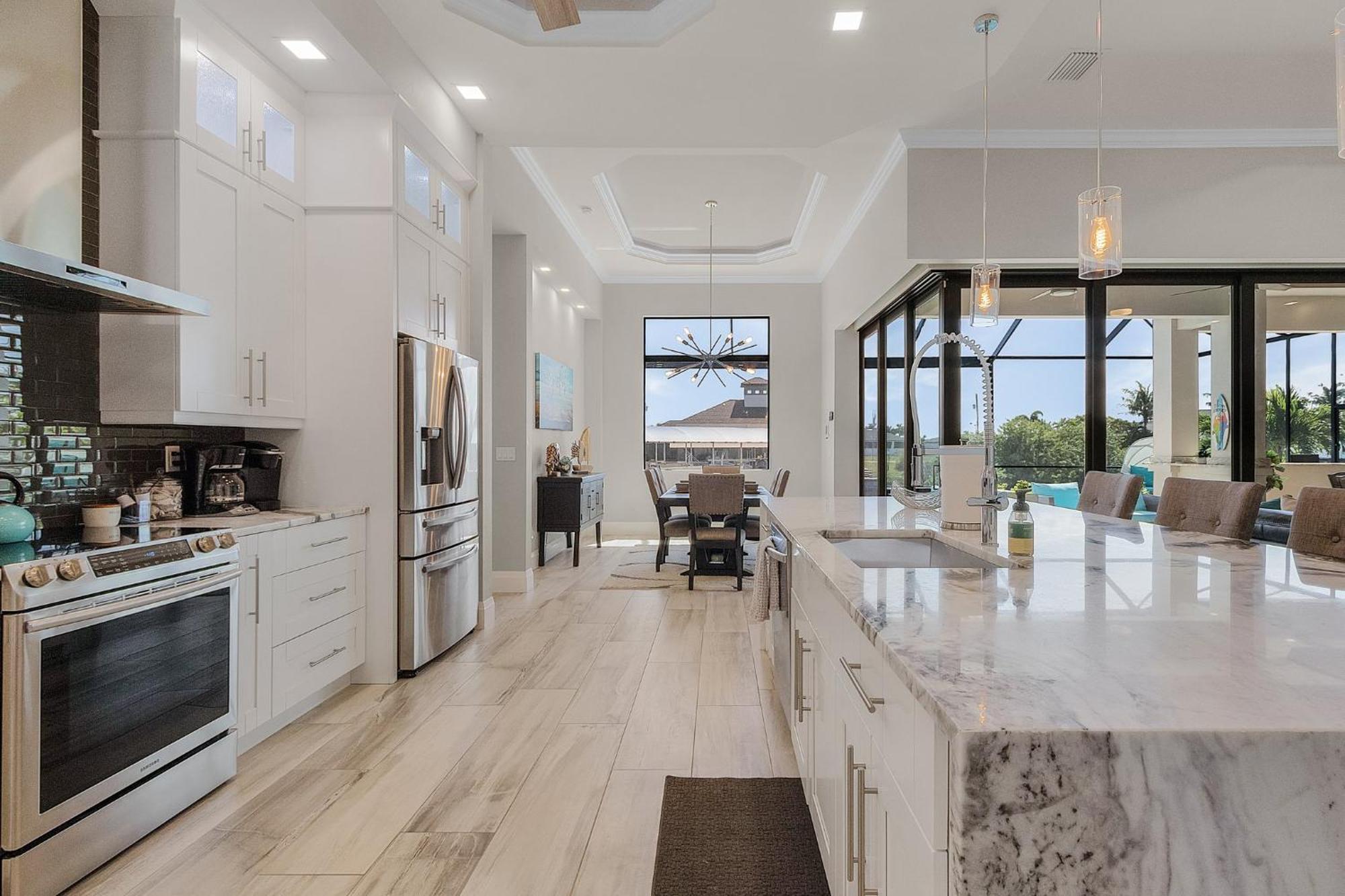 Gulf Access, Putting Green, Outdoor Kitchen, Heated Pool & & More! - Captain's Quarters Matlacha
