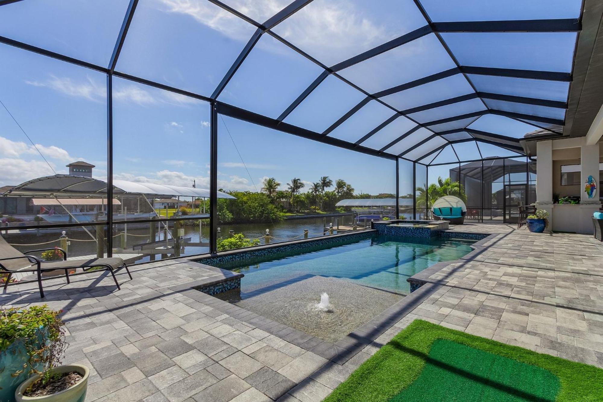 Gulf Access, Putting Green, Outdoor Kitchen, Heated Pool & & More! - Captain's Quarters Matlacha