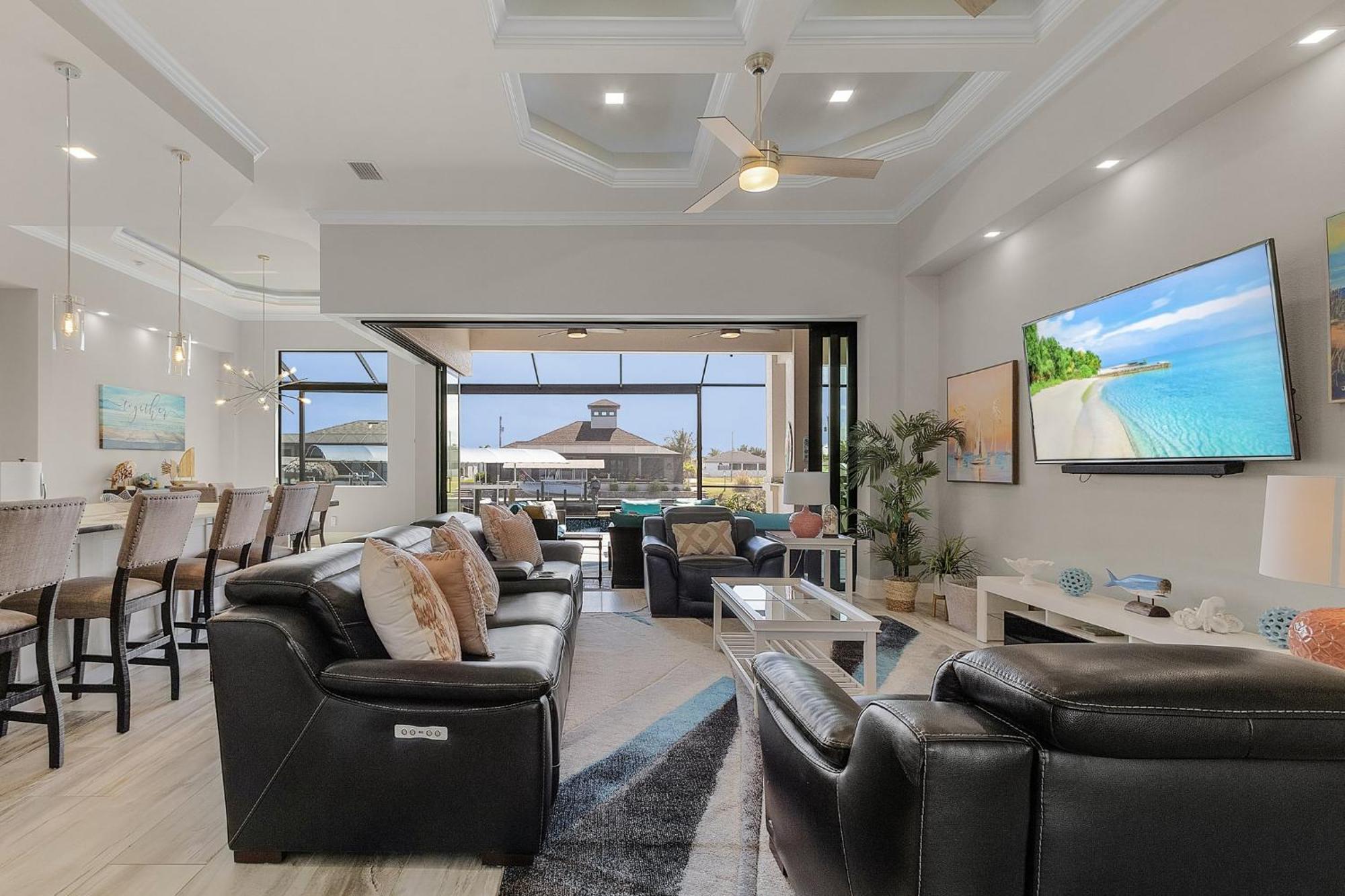 Gulf Access, Putting Green, Outdoor Kitchen, Heated Pool & & More! - Captain's Quarters Matlacha