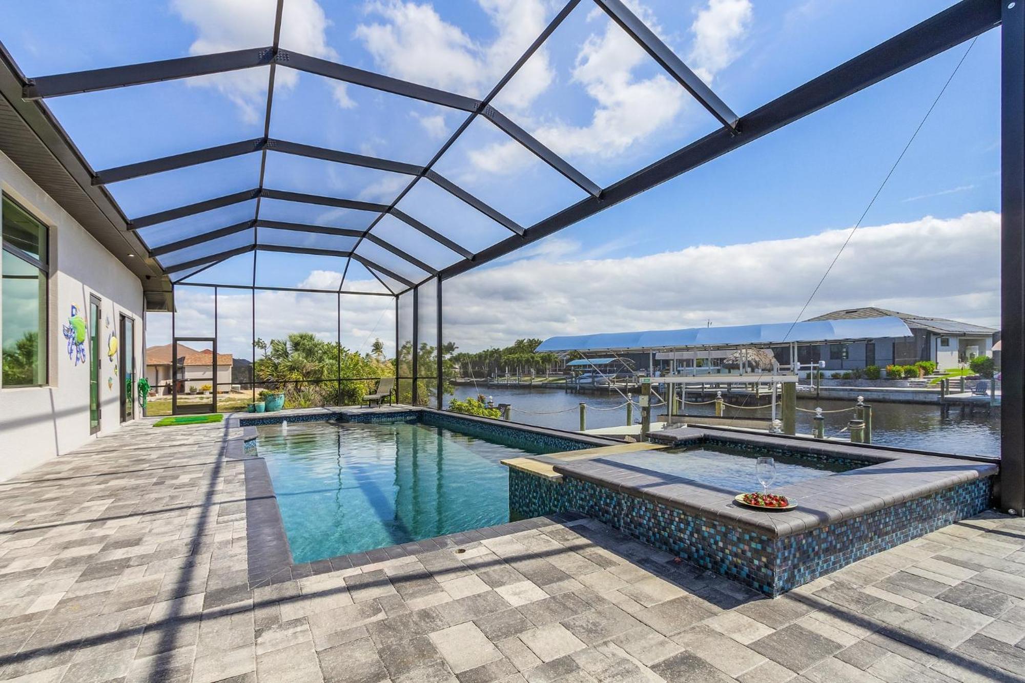 Holiday home Gulf Access, Putting Green, Outdoor Kitchen, Heated Pool & & More! - Captain's Quarters *