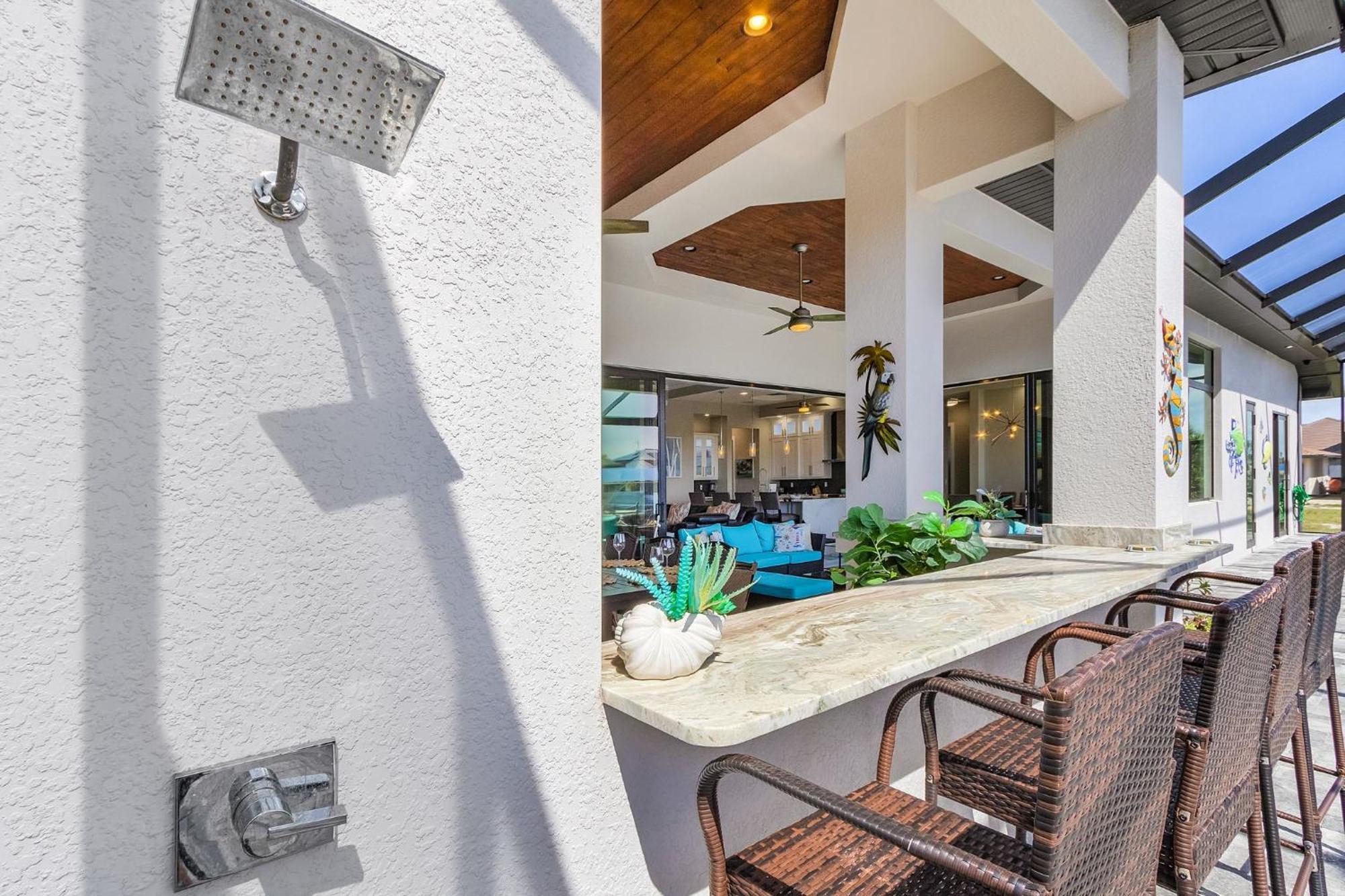 Gulf Access, Putting Green, Outdoor Kitchen, Heated Pool & & More! - Captain's Quarters Matlacha