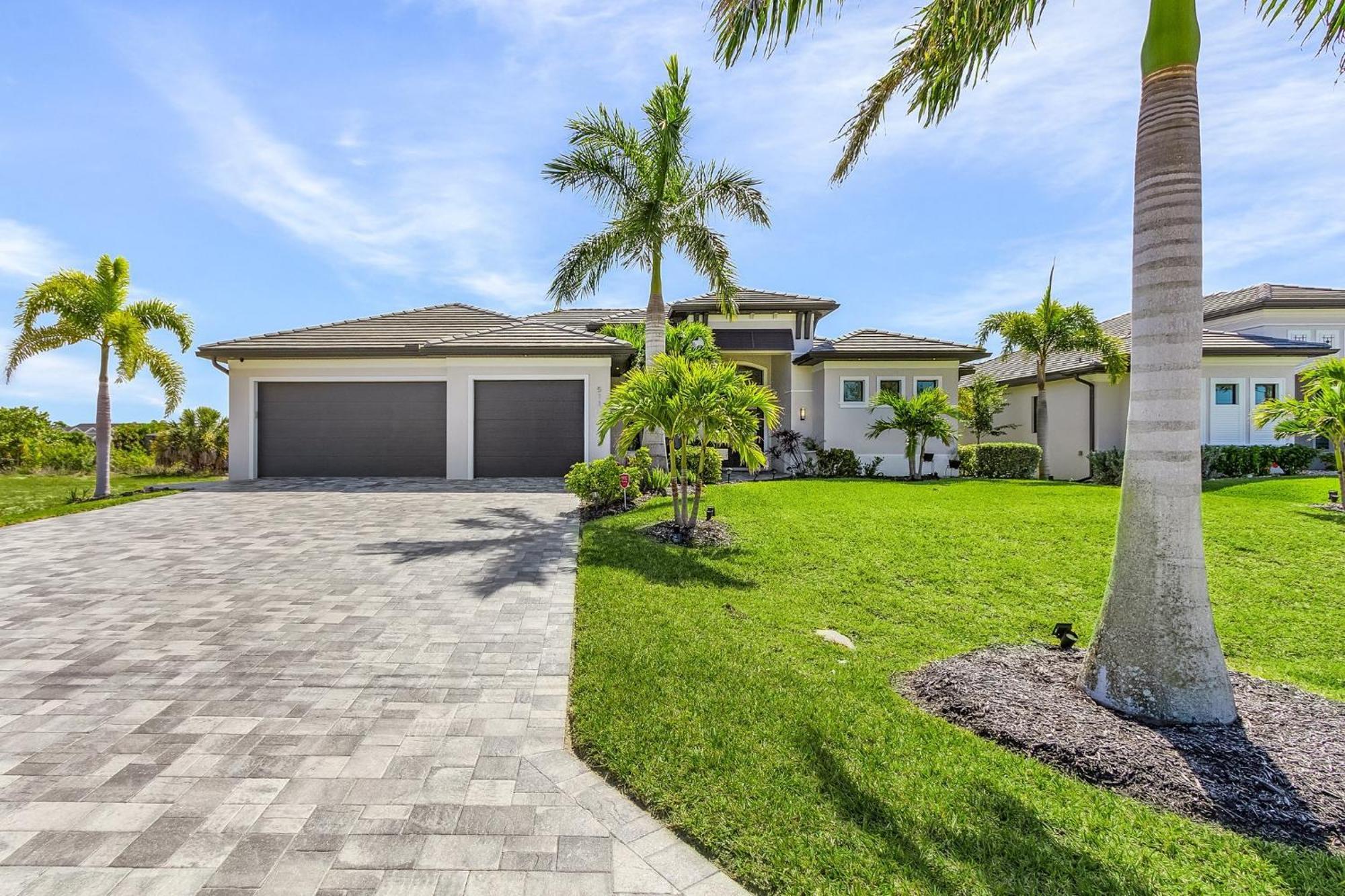 Gulf Access, Putting Green, Outdoor Kitchen, Heated Pool & & More! - Captain's Quarters Matlacha