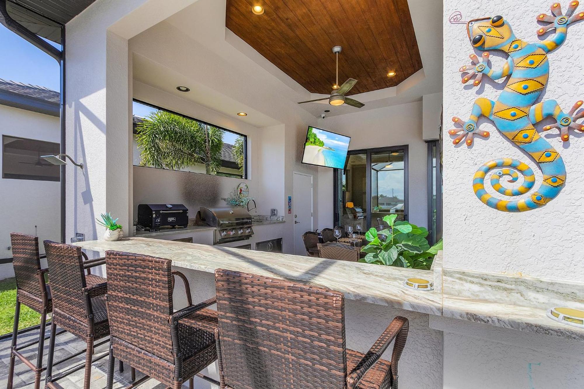 Gulf Access, Putting Green, Outdoor Kitchen, Heated Pool & & More! - Captain's Quarters