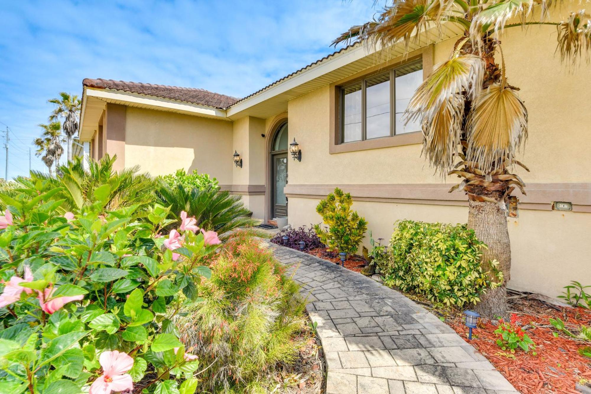 Oceanfront Flagler With Decks And Gas Grill
