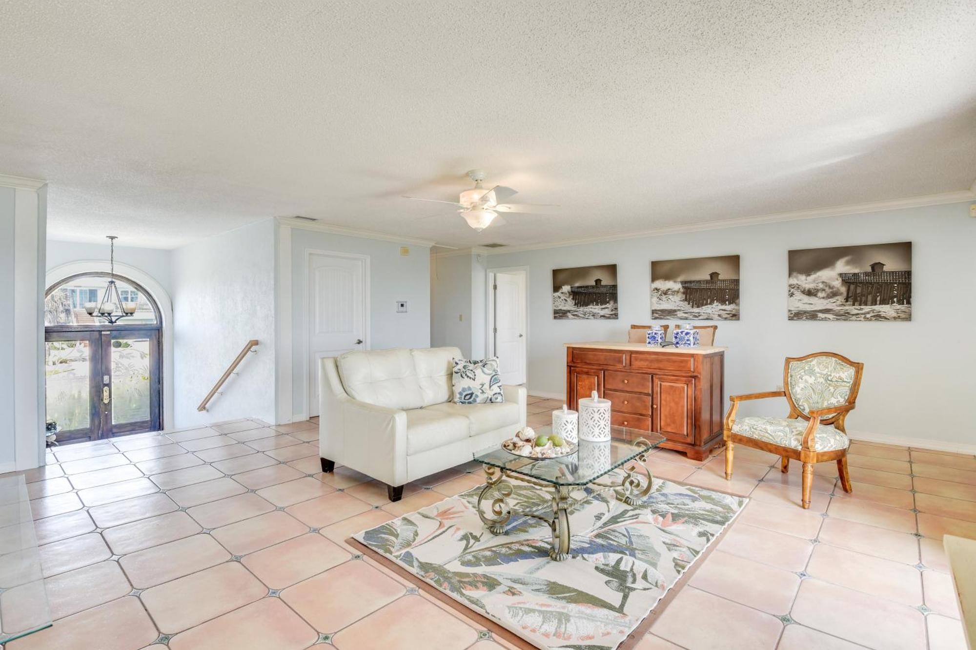 Oceanfront Flagler With Decks And Gas Grill
