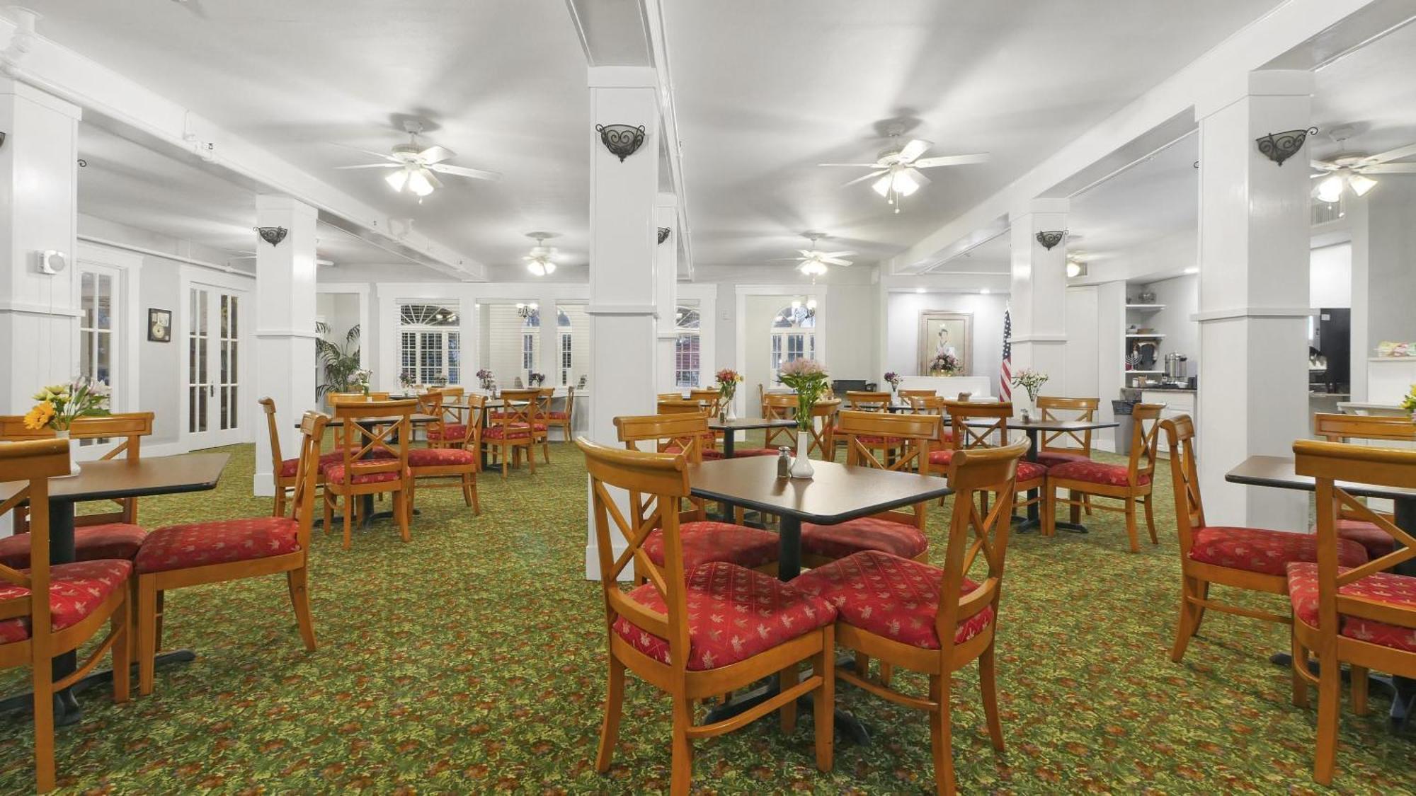 Hotel Crystal Bay Historic 3*
